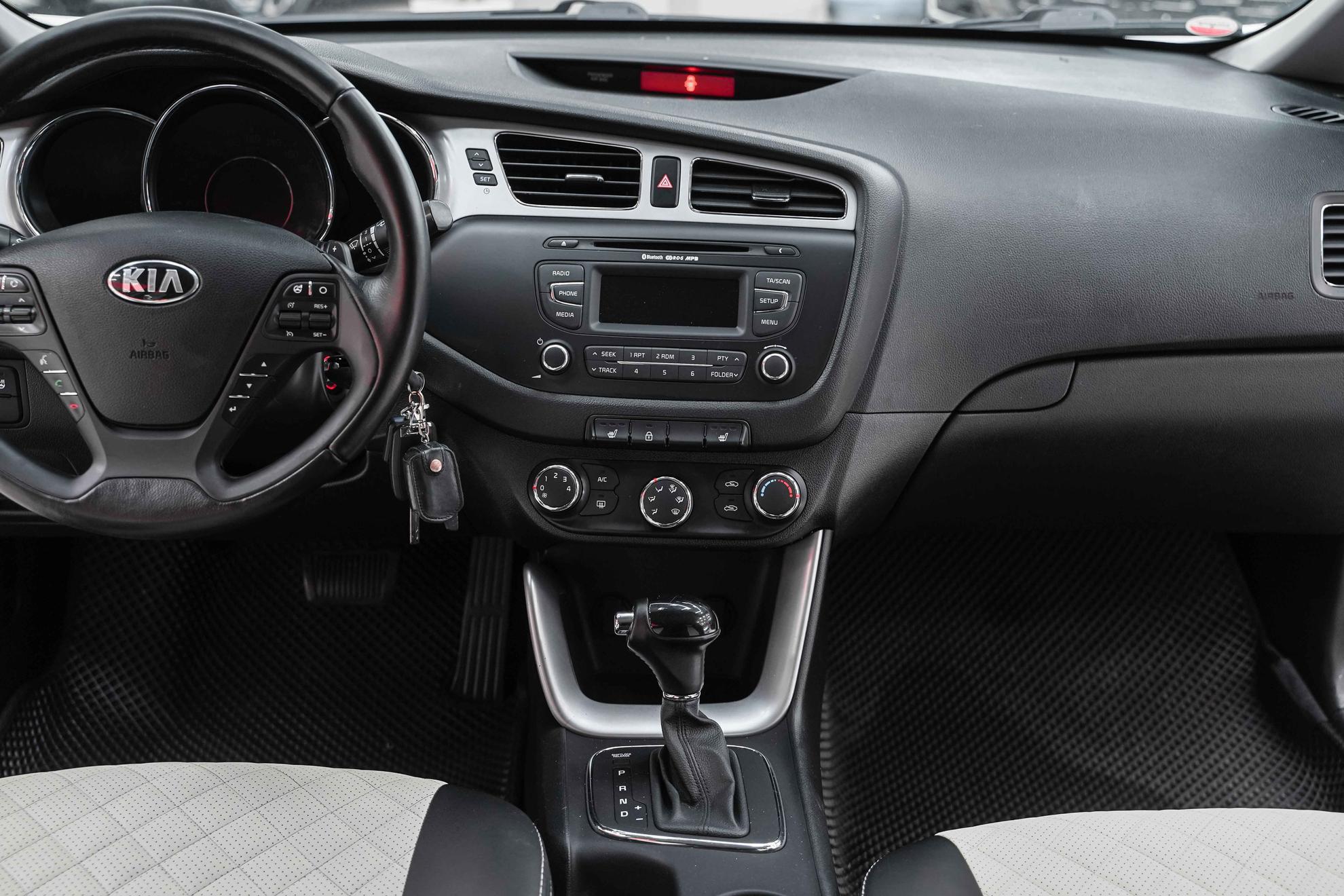 Kia Ceed 2015, белый, ДЦ Орехово