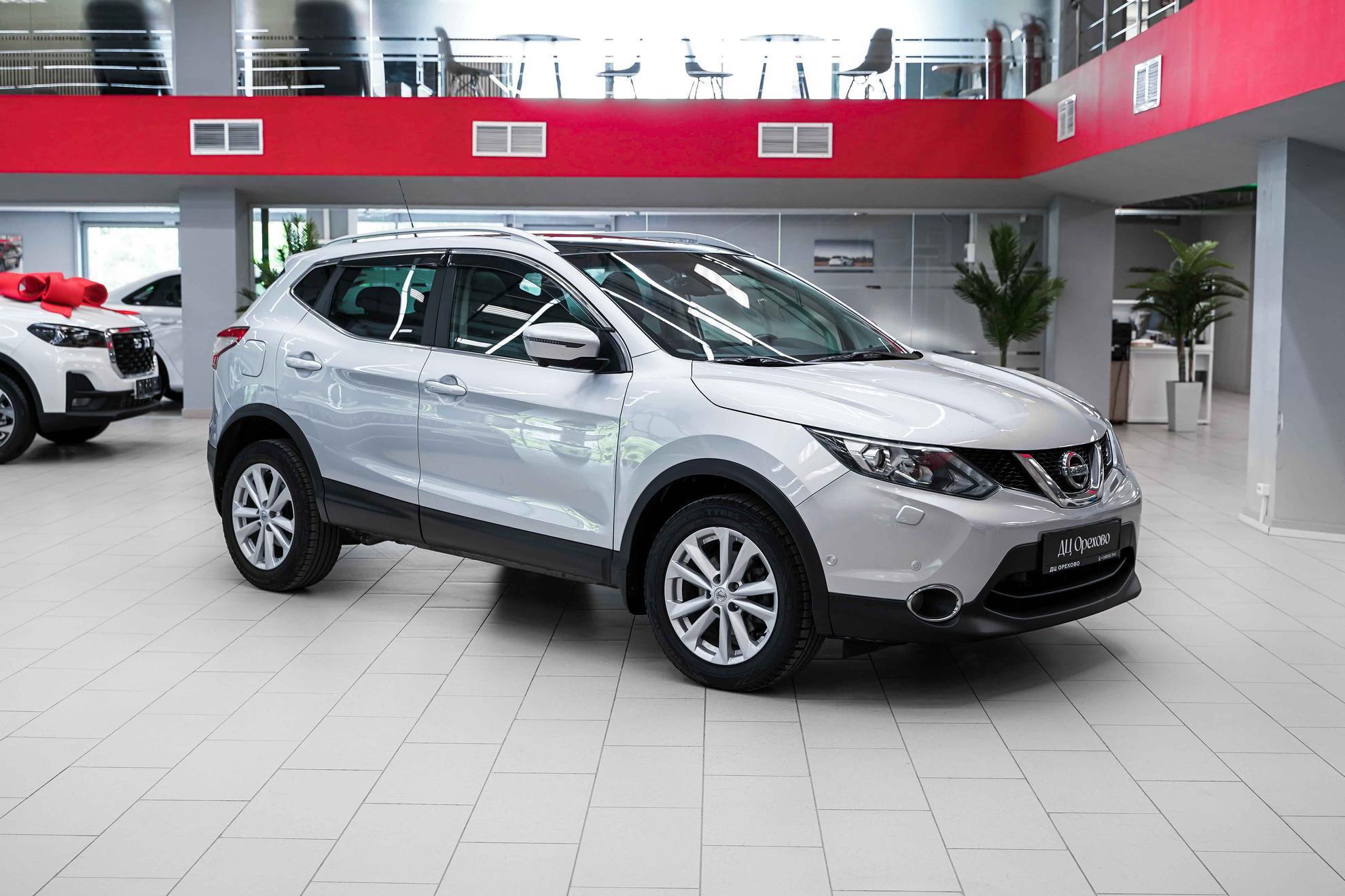 Nissan Qashqai 2015, серебряный, ДЦ Орехово