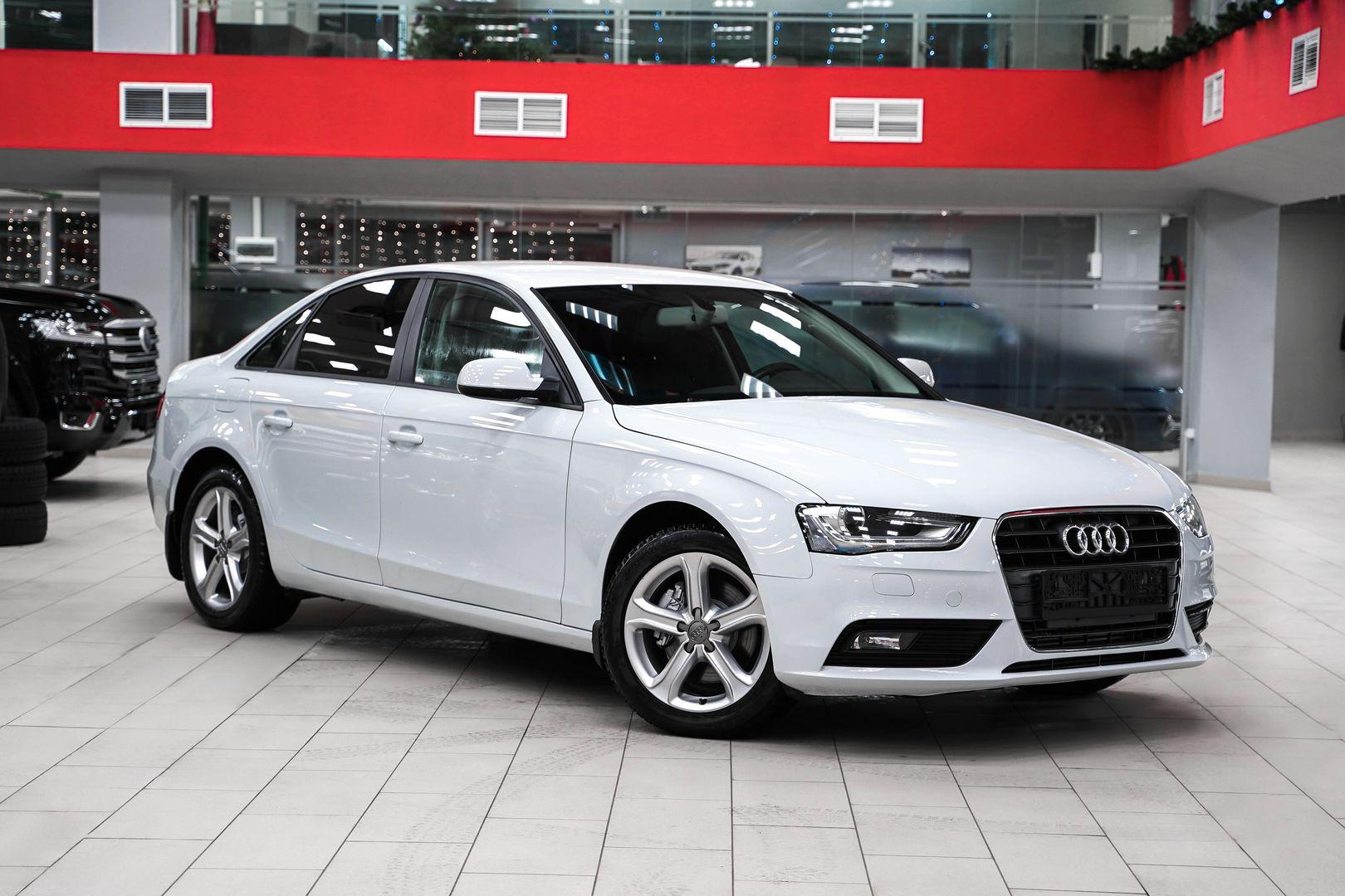 Audi A4 2015, белый, ДЦ Орехово