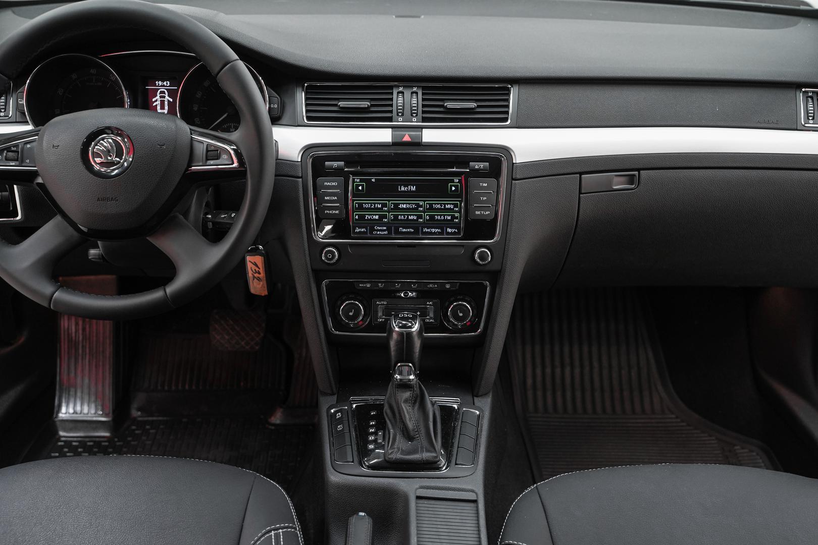 Skoda Superb 2013, черный, ДЦ Орехово