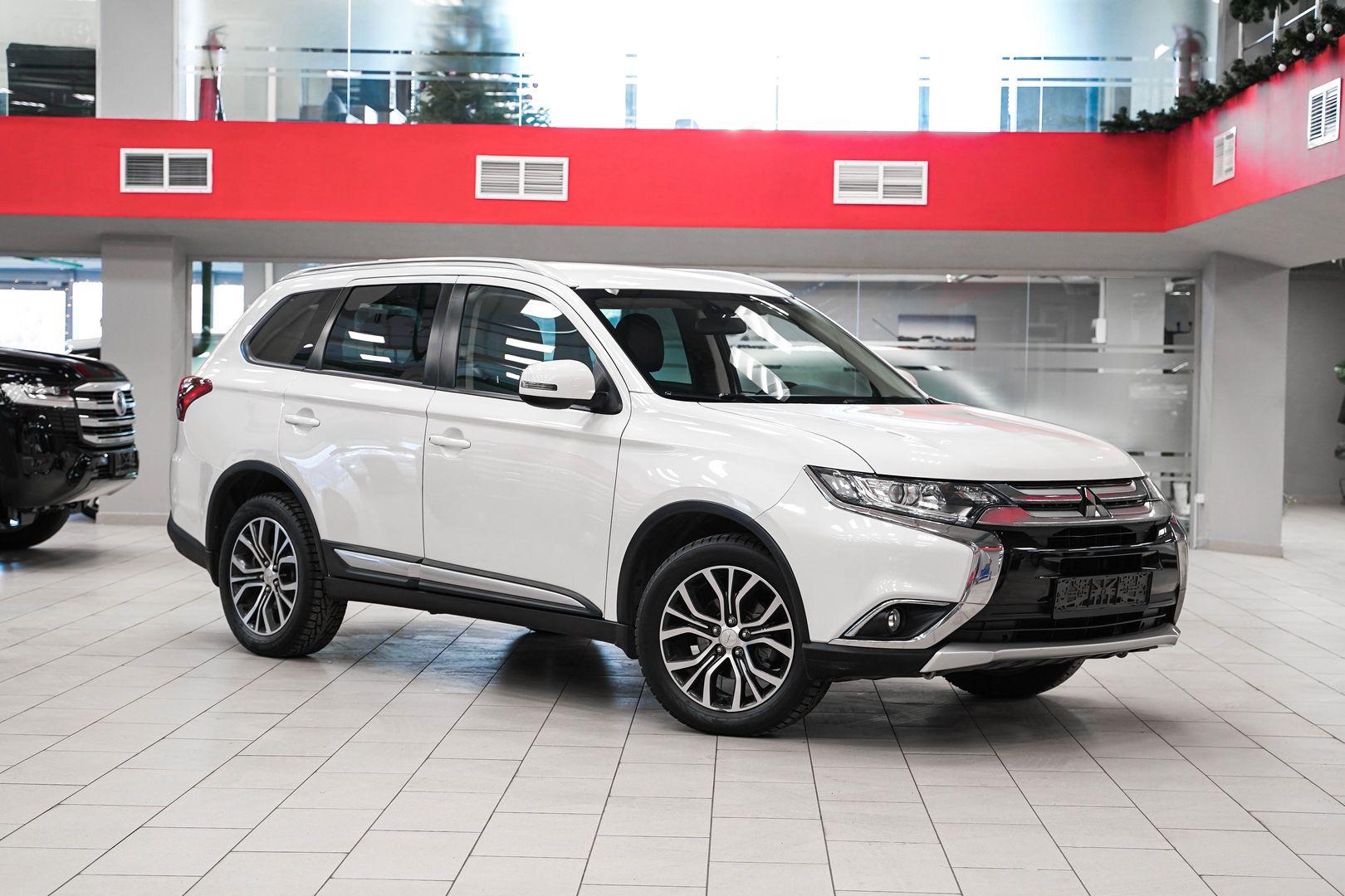 Mitsubishi Outlander 2018, белый, ДЦ Орехово