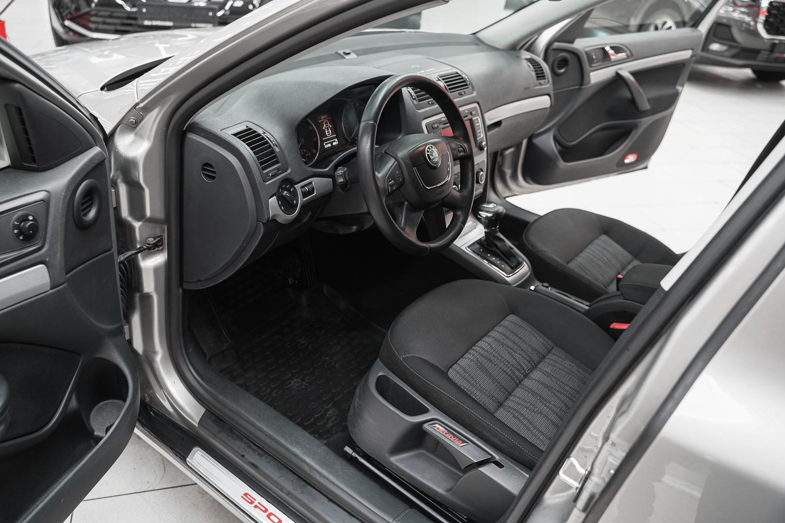 Skoda Octavia 2011, серый, ДЦ Орехово