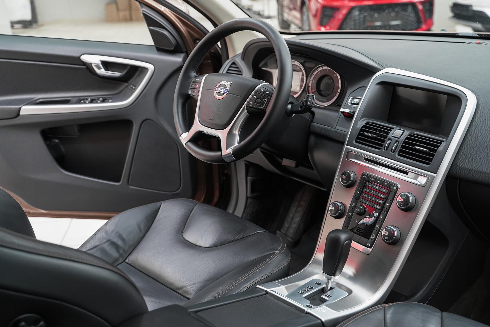 Volvo XC60 2011, золотой, ДЦ Орехово