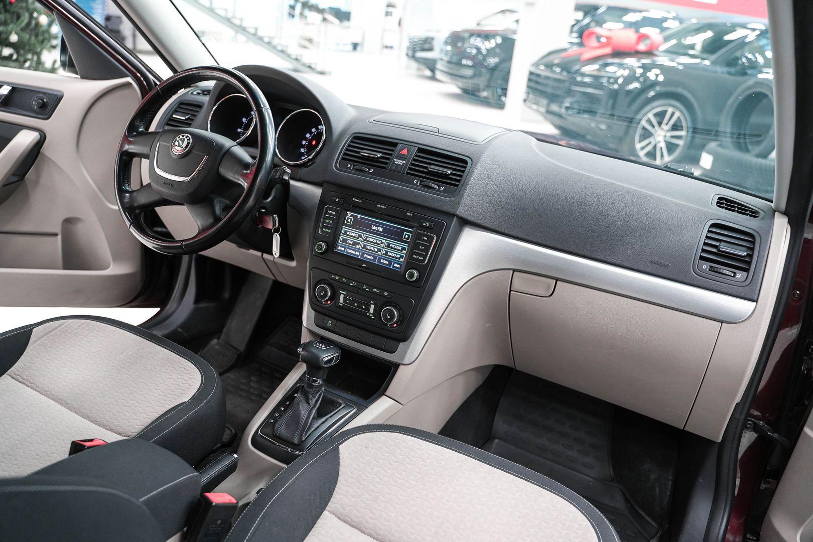 Skoda Yeti 2011, пурпурный, ДЦ Орехово