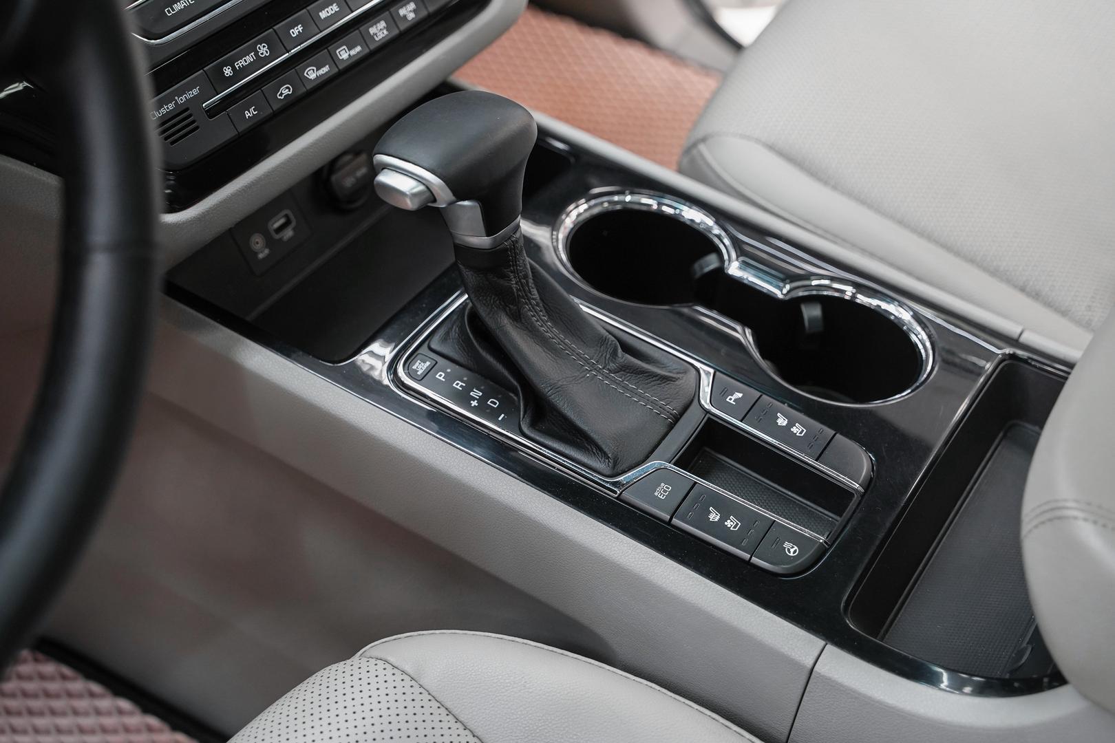 Kia Carnival 2019, белый, ДЦ Орехово
