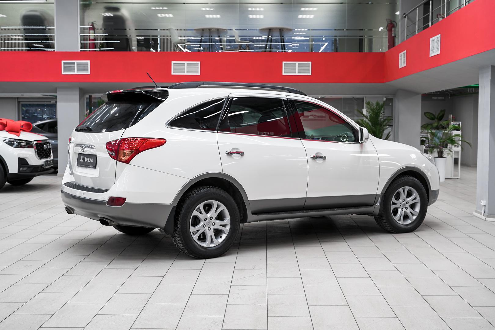 Hyundai ix55 2010, белый, ДЦ Орехово