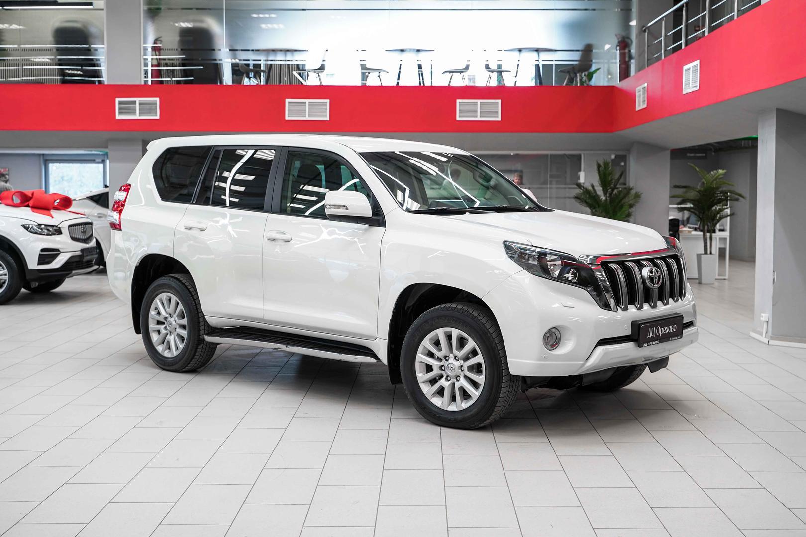 Toyota Land Cruiser Prado 2013, белый, ДЦ Орехово