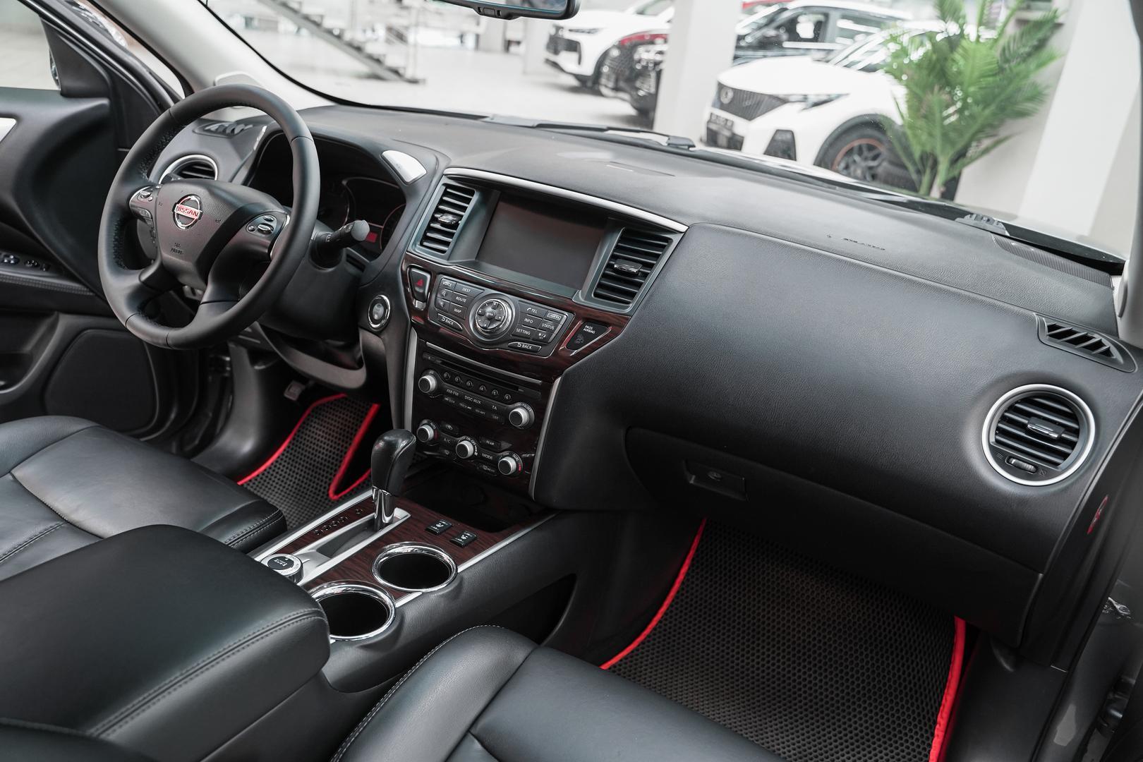 Nissan Pathfinder 2015, серый, ДЦ Орехово