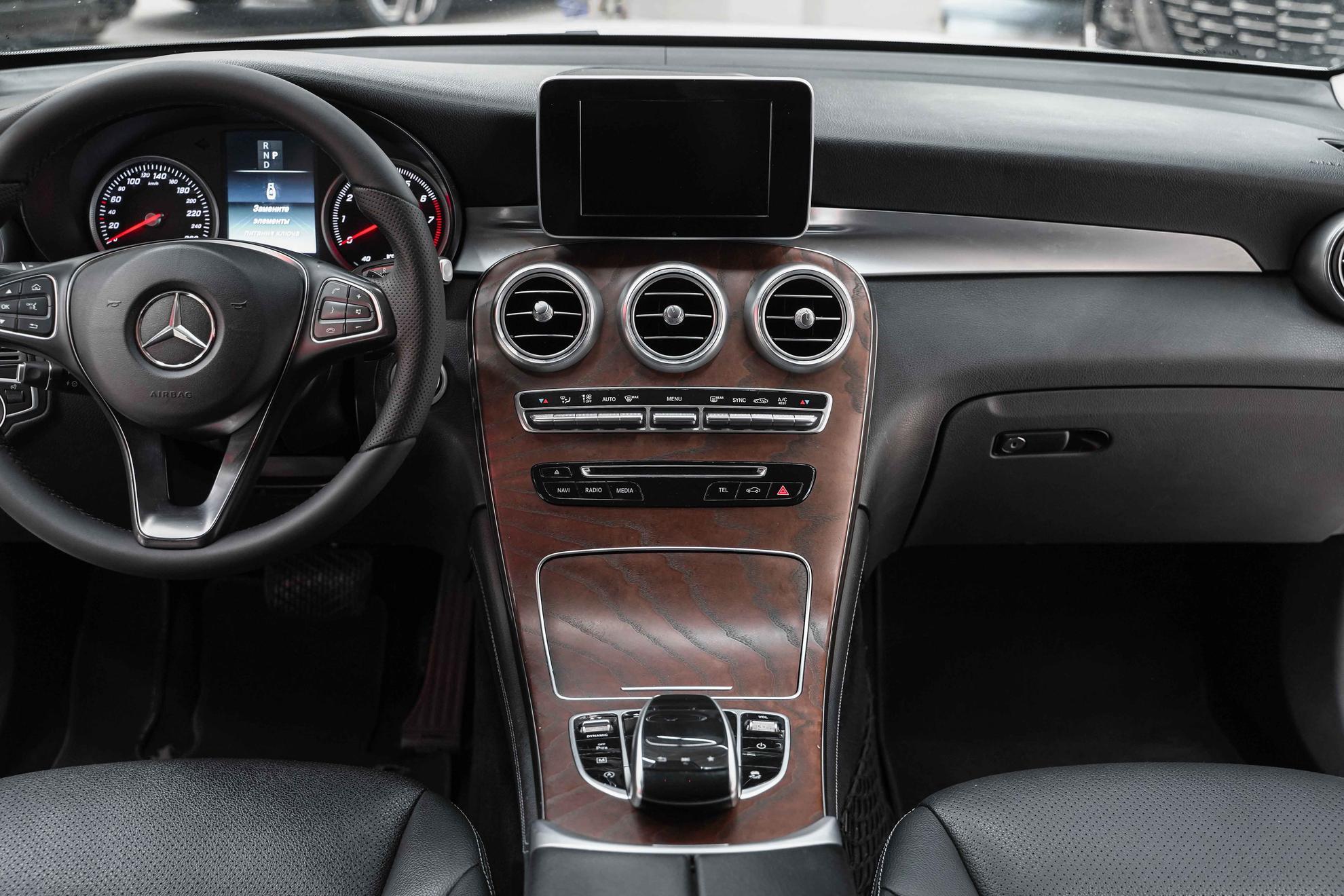 Mercedes-Benz GLC 2017, белый, ДЦ Орехово