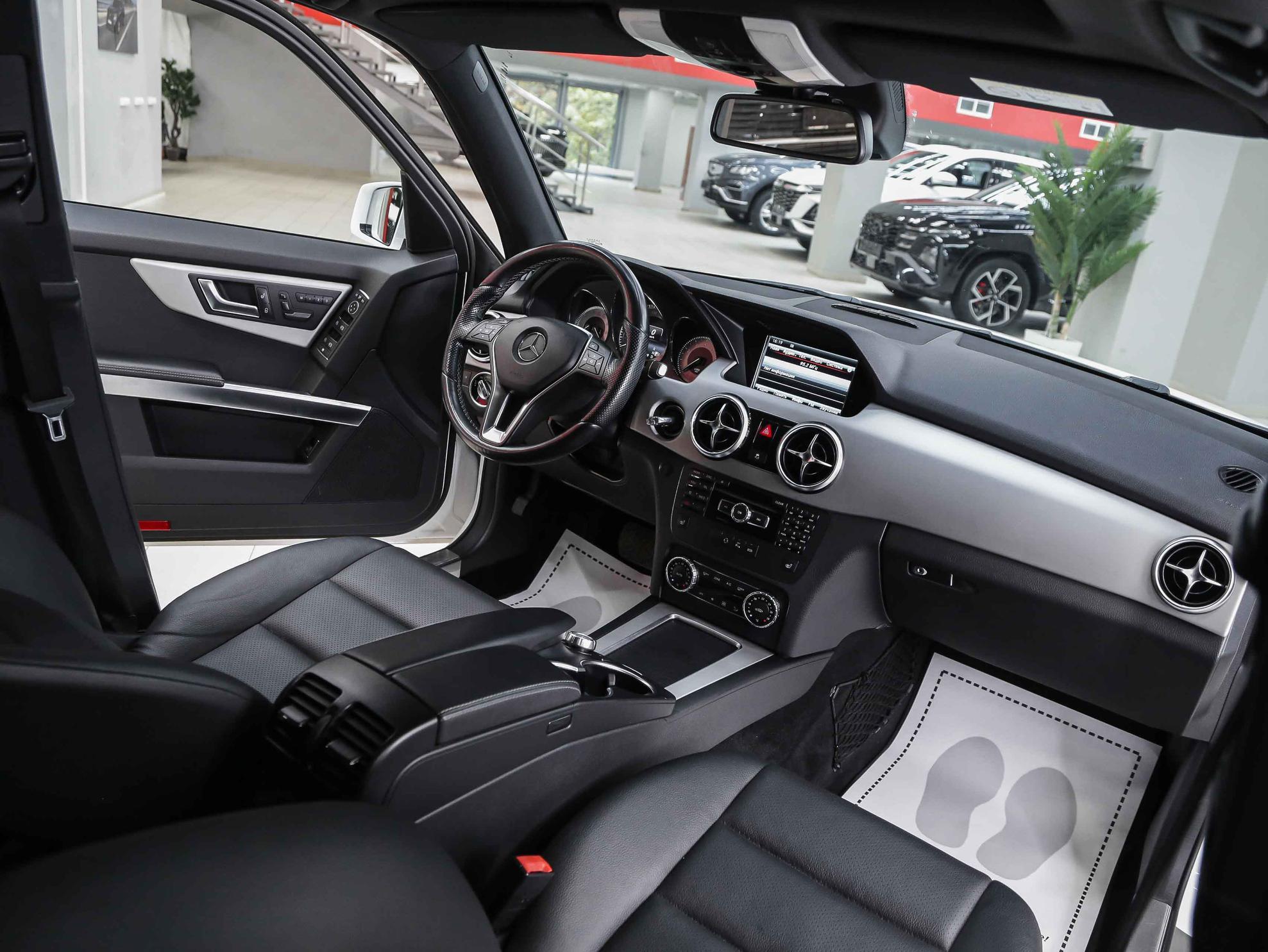 Mercedes-Benz GLK-Класс 2015, белый, ДЦ Орехово