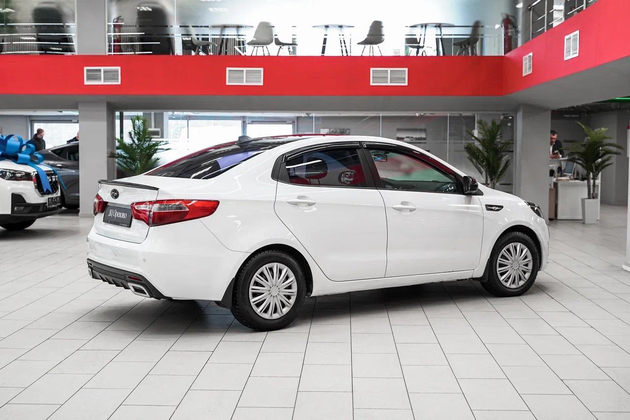 Kia Rio 2011, белый, ДЦ Орехово