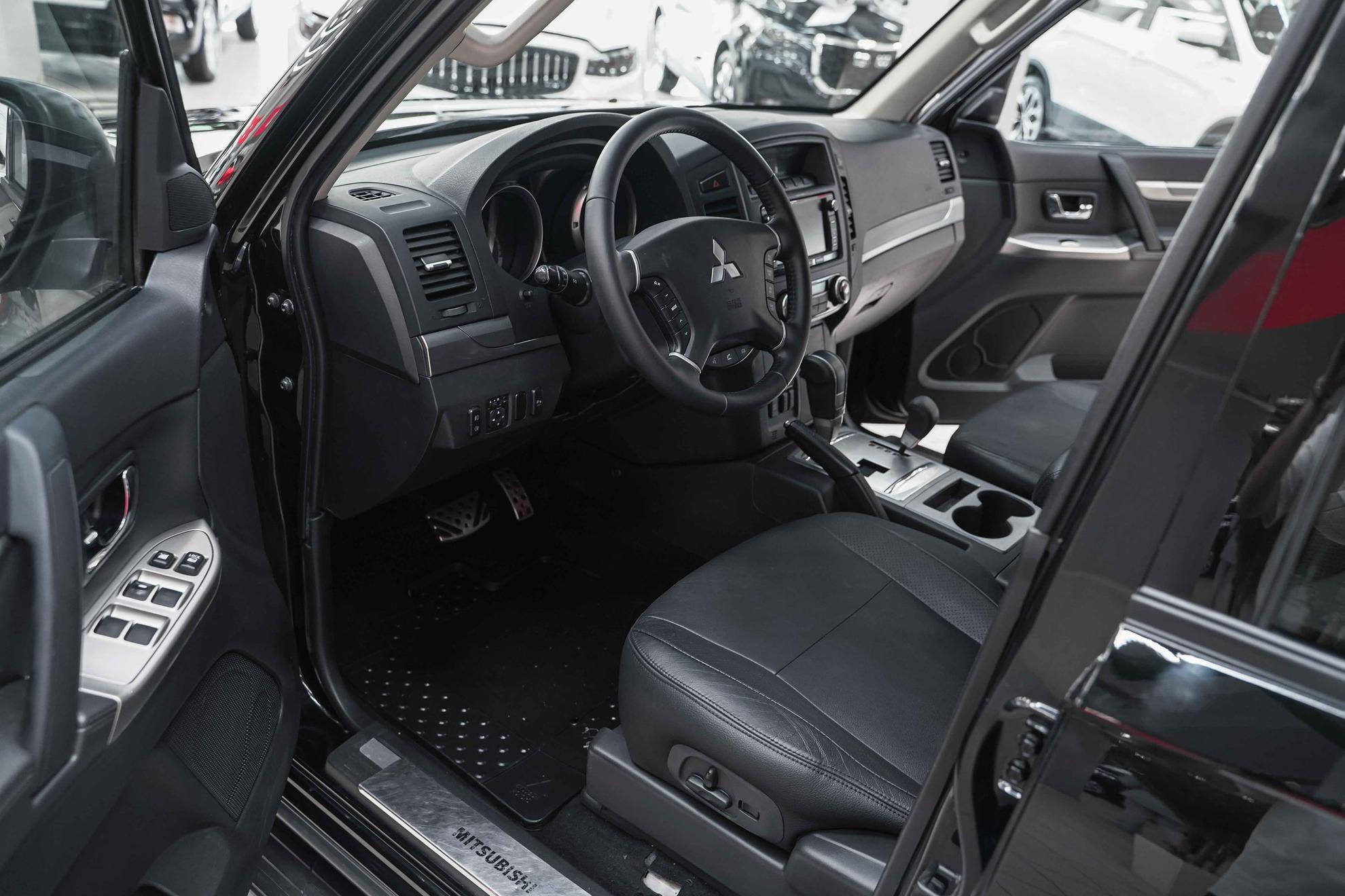 Mitsubishi Pajero 2013, черный, ДЦ Орехово