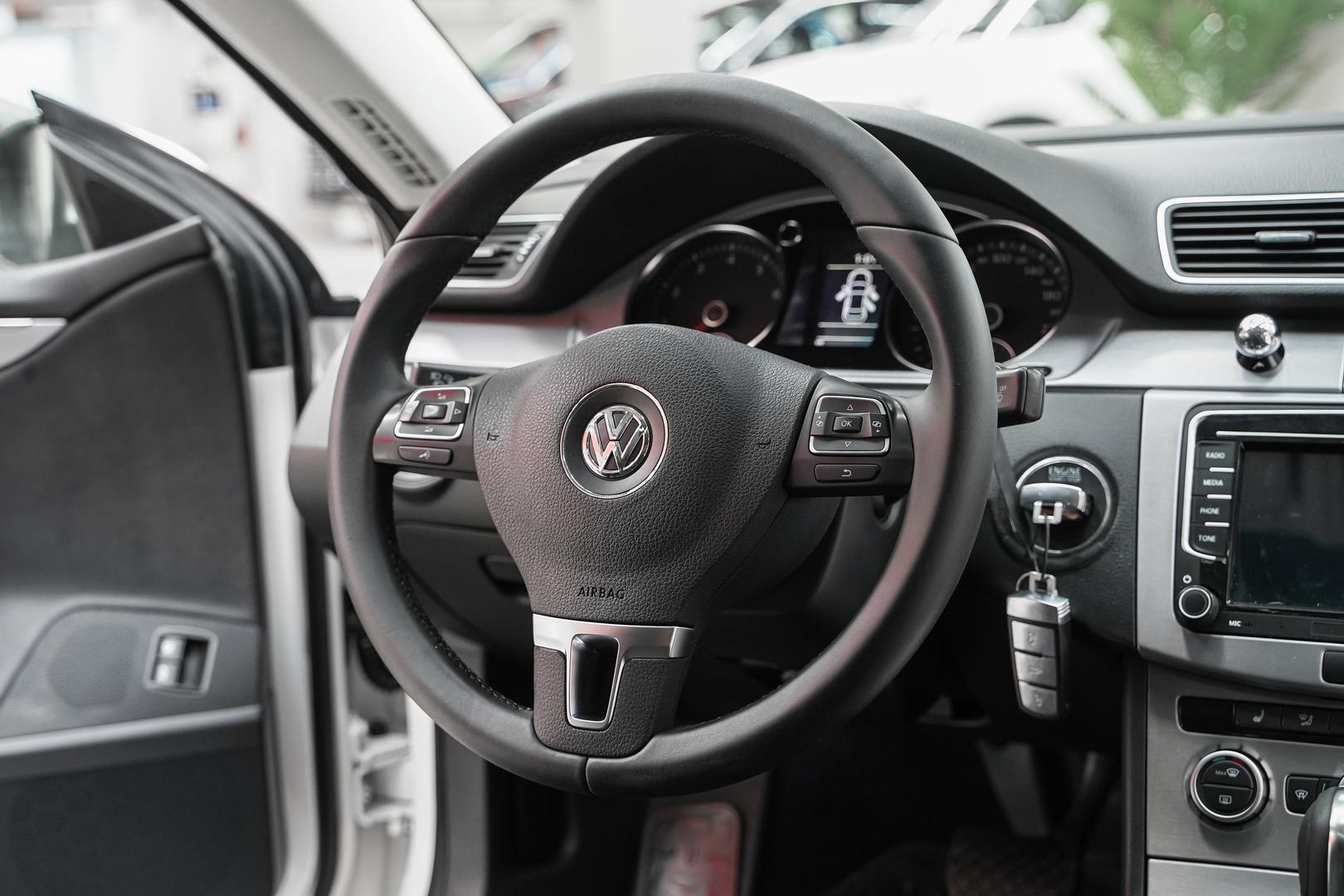 Volkswagen Passat CC 2012, белый, ДЦ Орехово