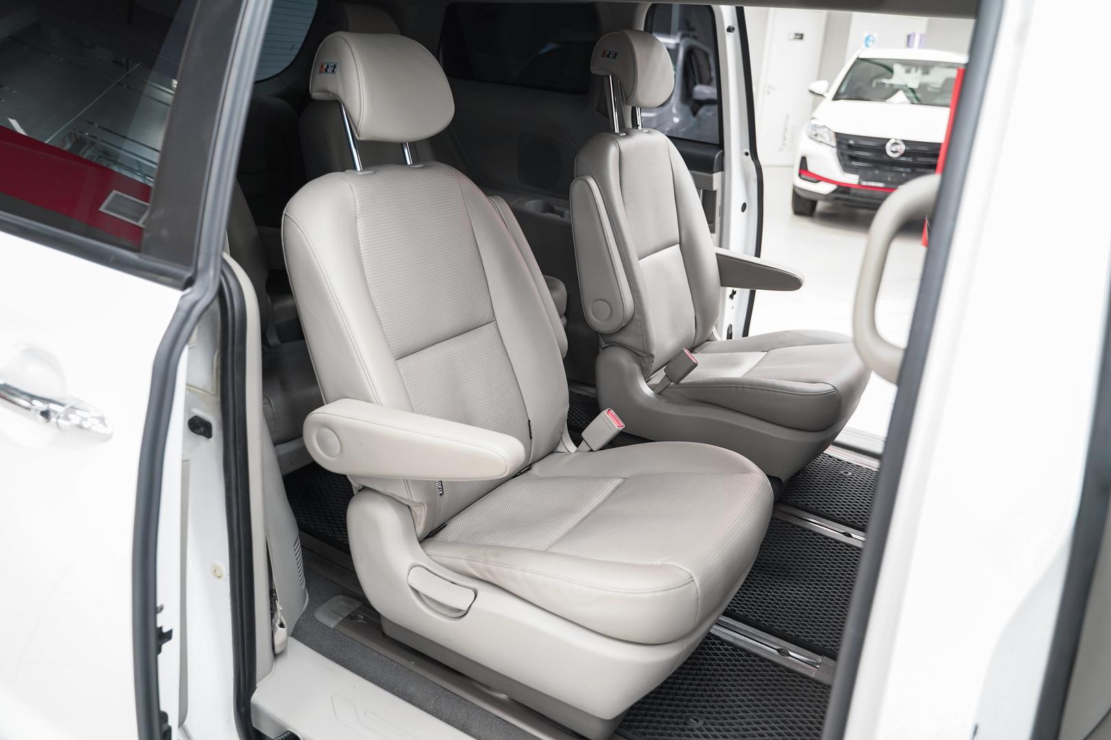 Kia Carnival 2019, белый, ДЦ Орехово