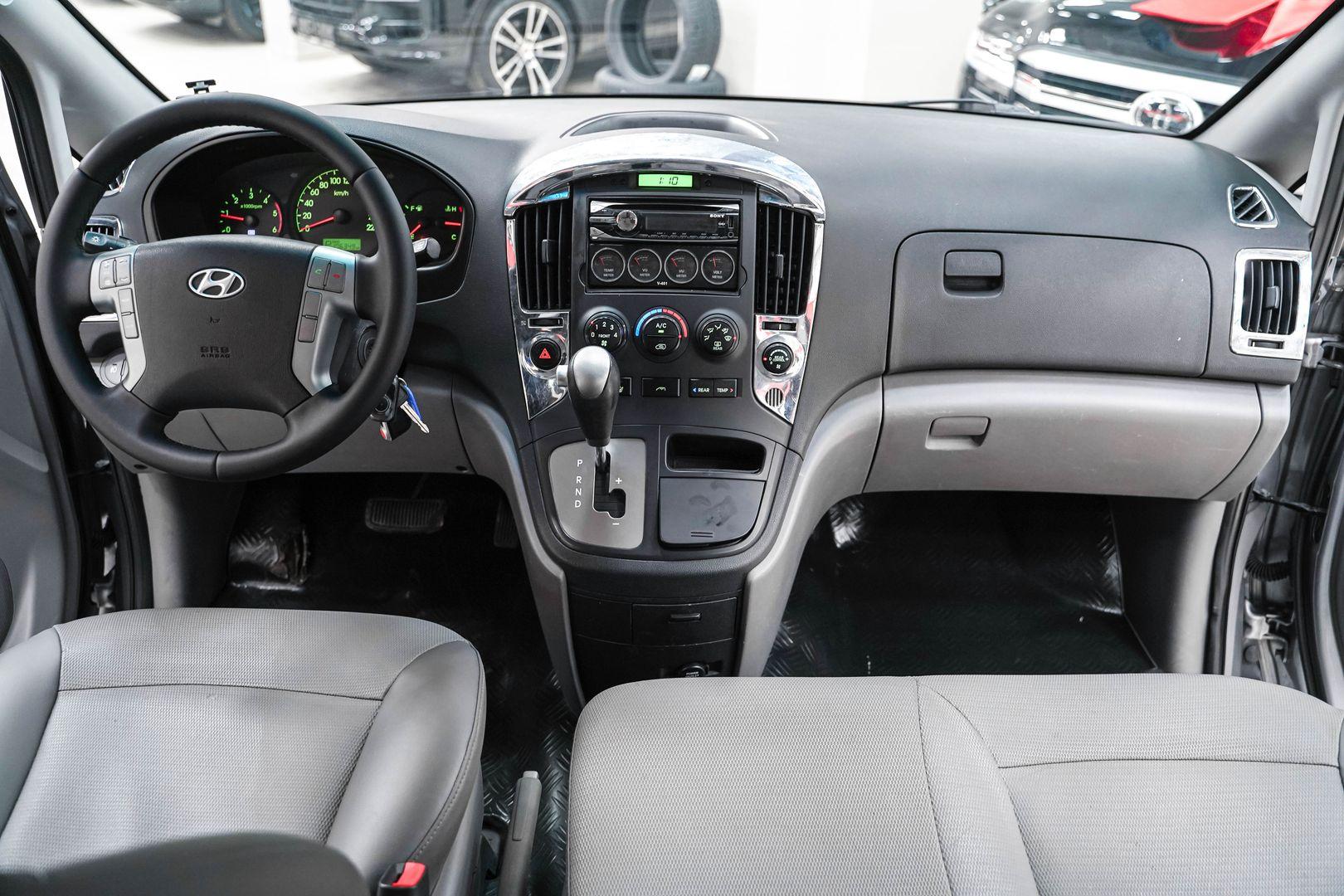 Hyundai Grand Starex 2011, серый, ДЦ Орехово