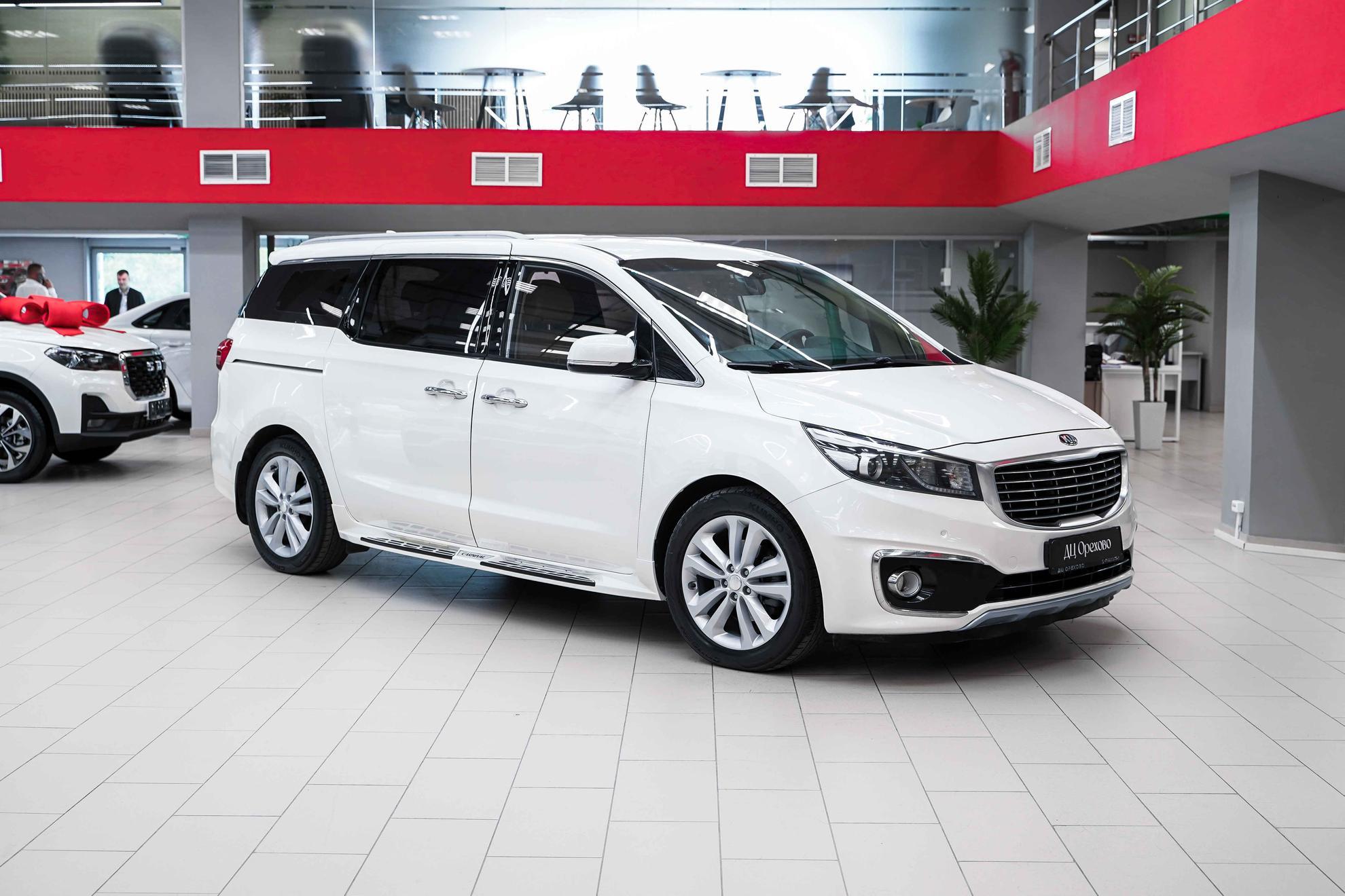 Kia Carnival 2018, белый, ДЦ Орехово