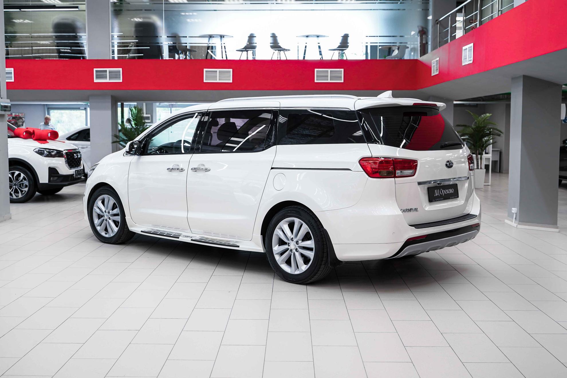 Kia Carnival 2018, белый, ДЦ Орехово