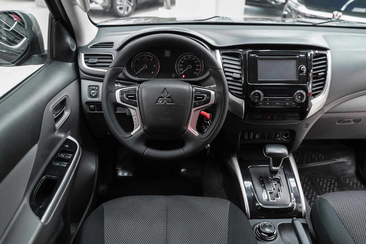 Mitsubishi L200 2017, коричневый, ДЦ Орехово