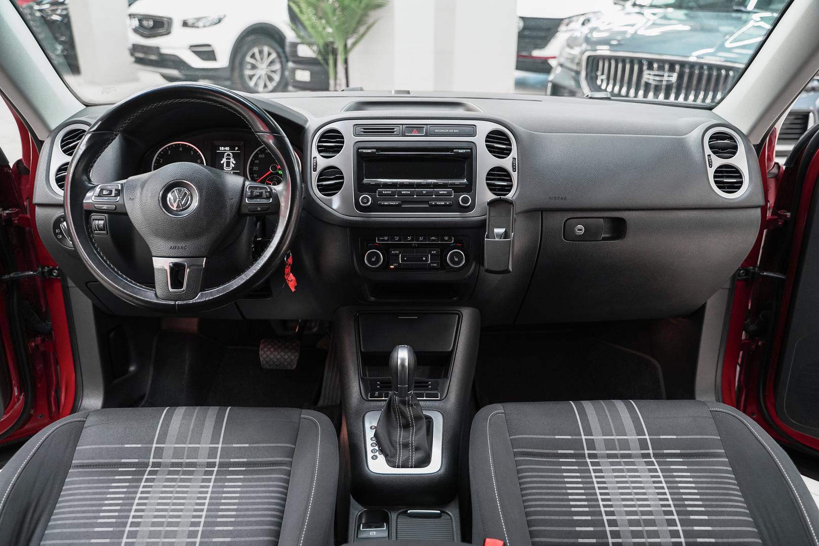 Volkswagen Tiguan 2015, красный, ДЦ Орехово