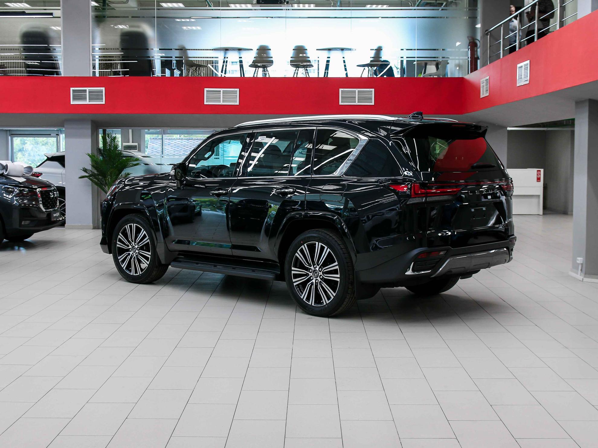 Lexus LX 2026, черный, ДЦ Орехово