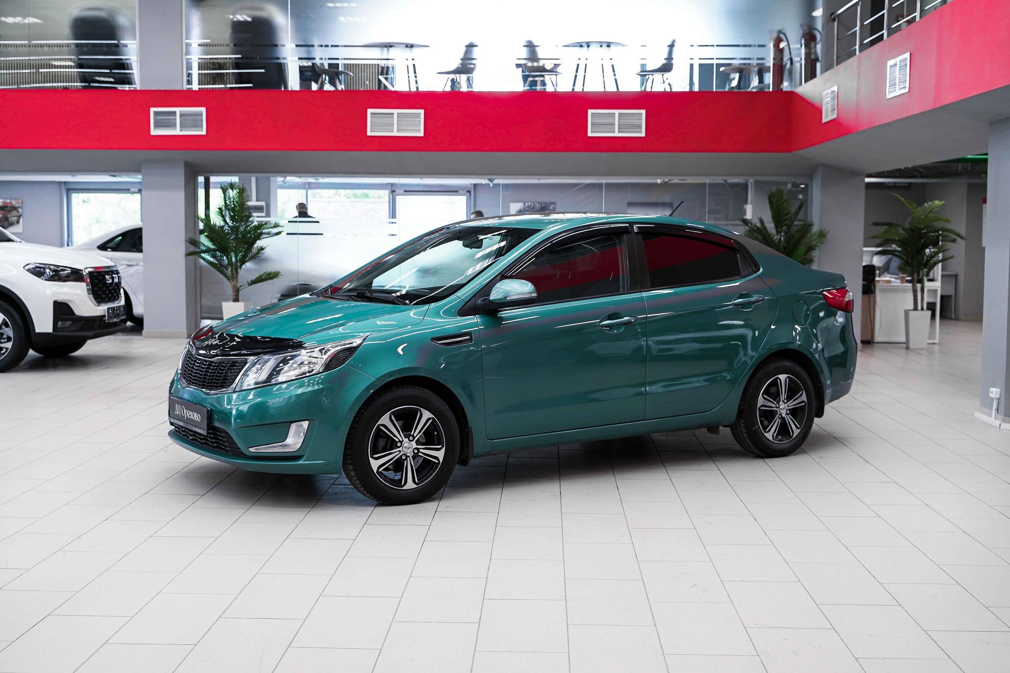 Kia Rio 2014, зеленый, ДЦ Орехово