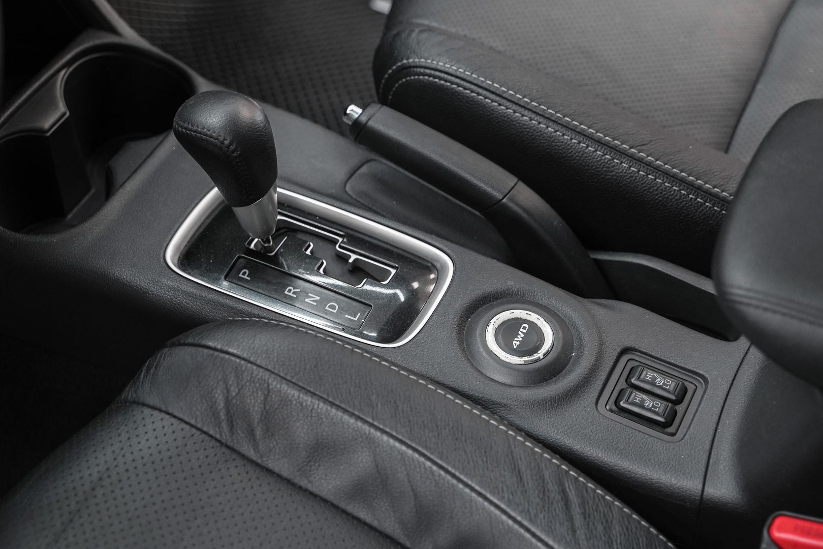 Mitsubishi Outlander 2015, серебряный, ДЦ Орехово