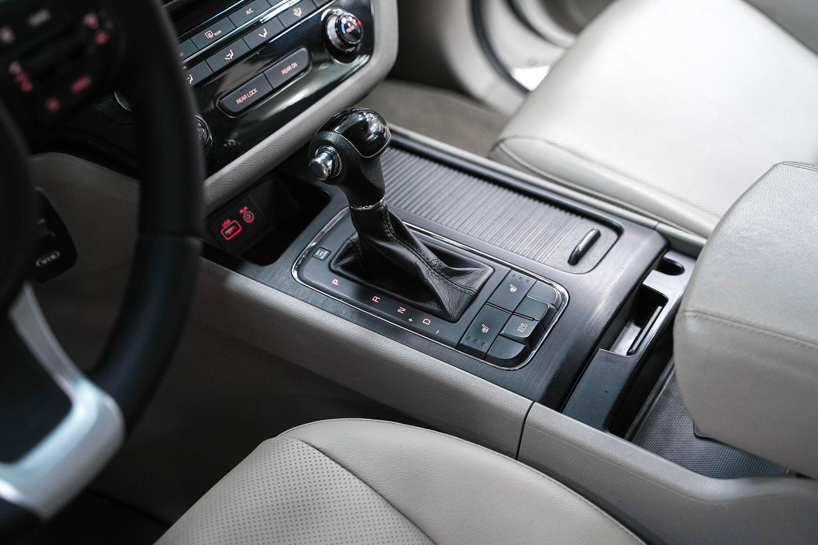 Kia Carnival 2016, белый, ДЦ Орехово