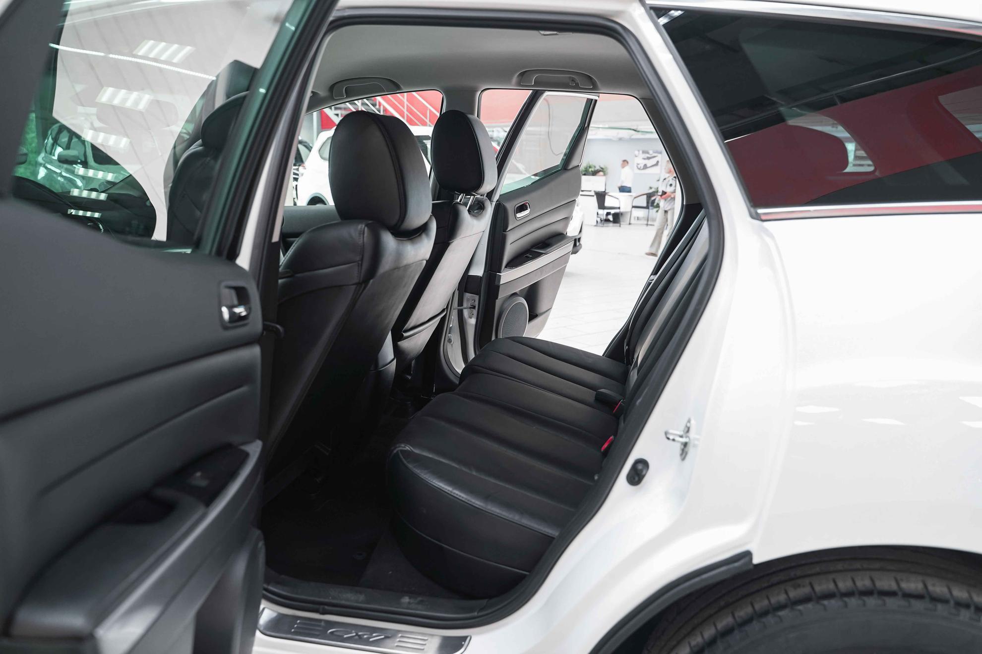 Mazda CX-7 2011, белый, ДЦ Орехово