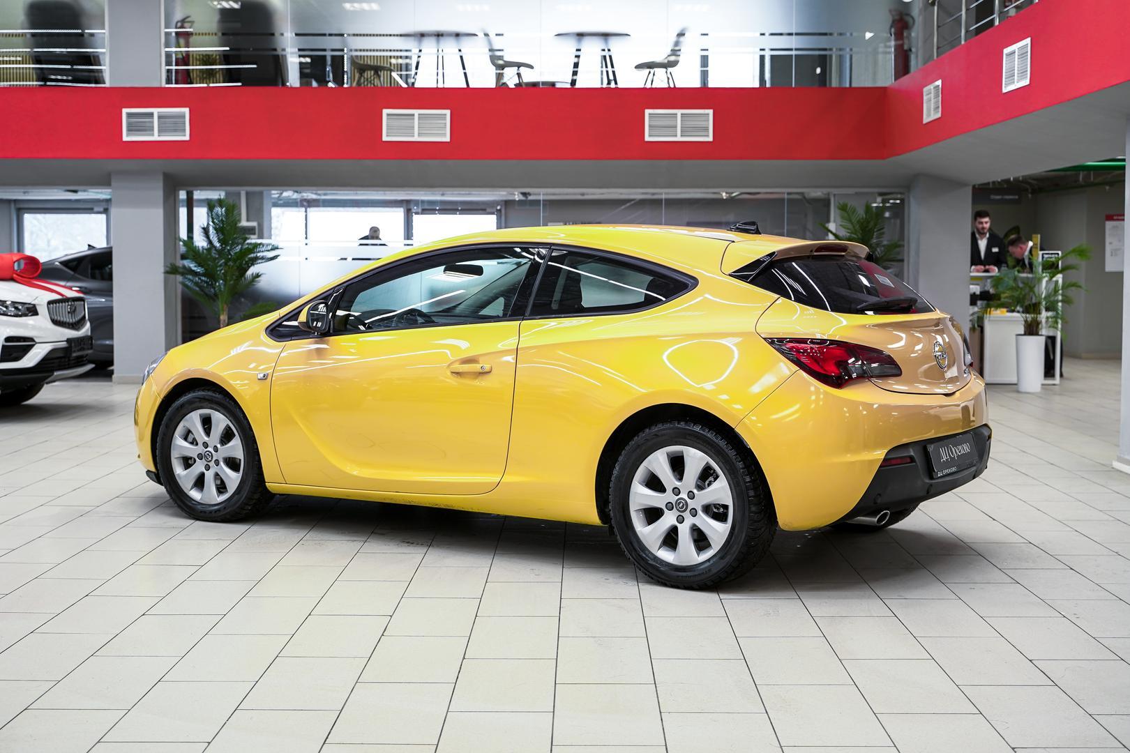 Opel Astra 2014, желтый, ДЦ Орехово