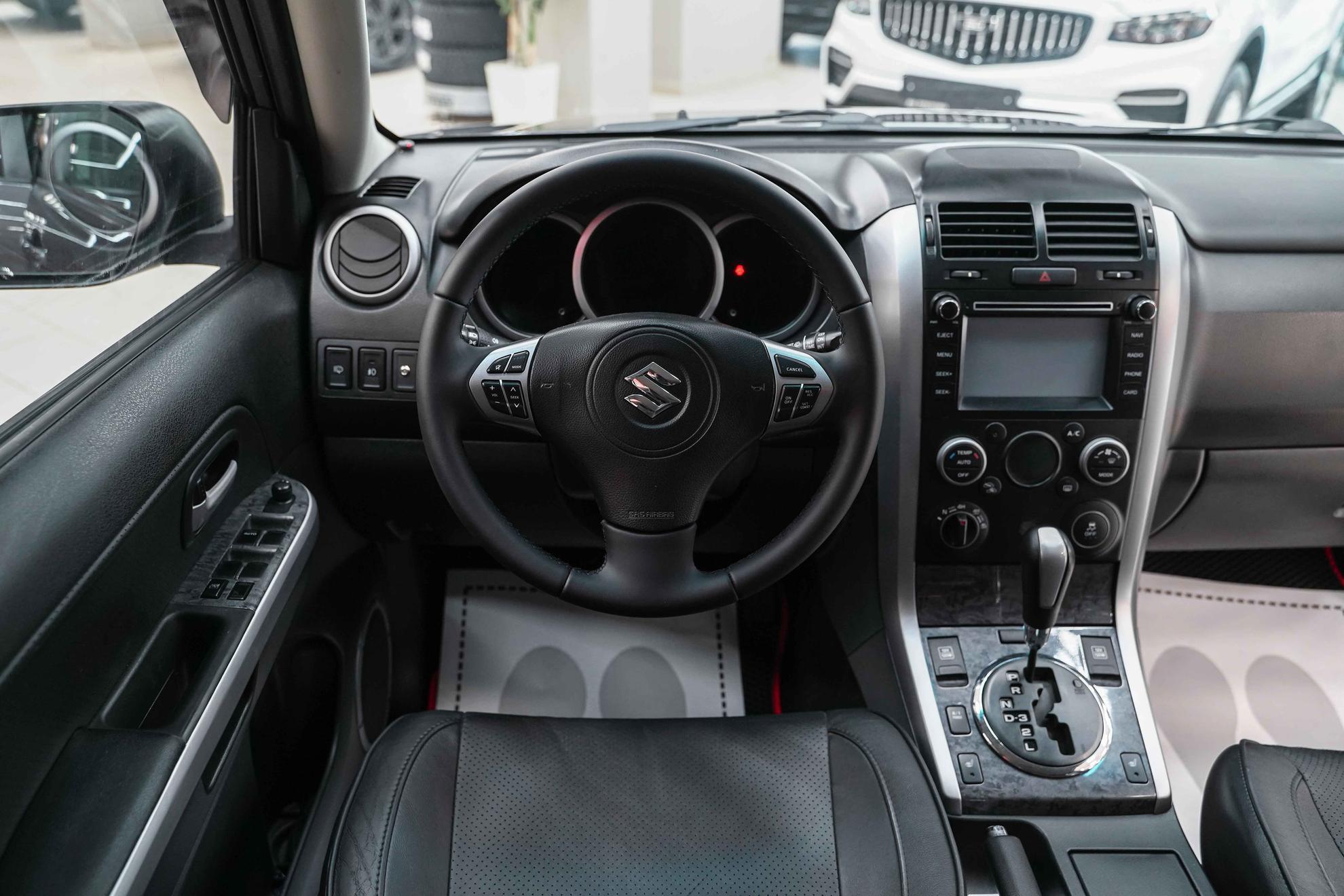Suzuki Grand Vitara 2013, серый, ДЦ Орехово