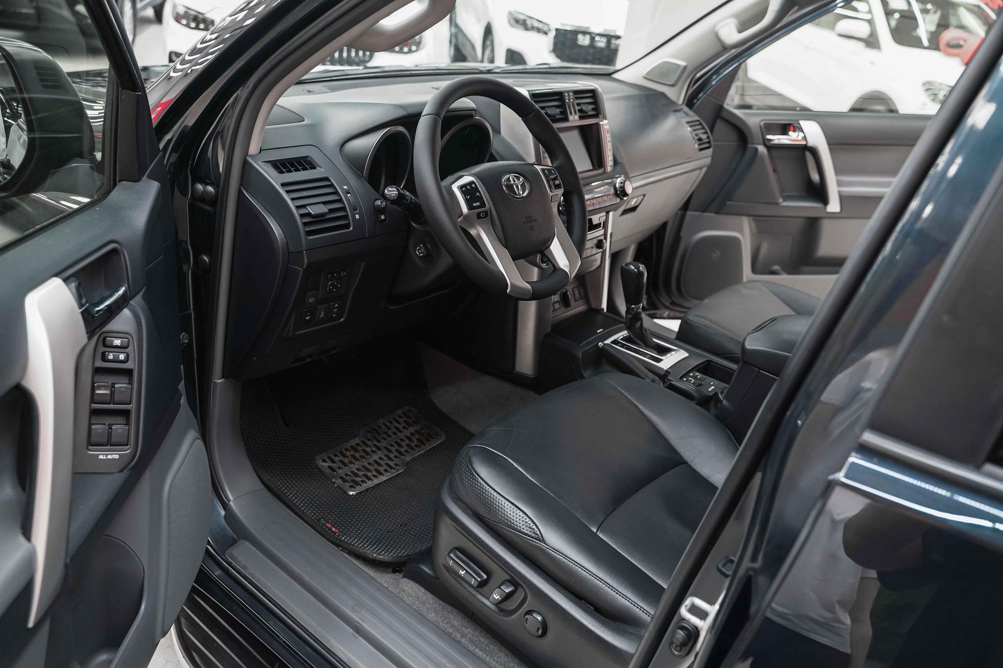 Toyota Land Cruiser Prado 2013, серый, ДЦ Орехово