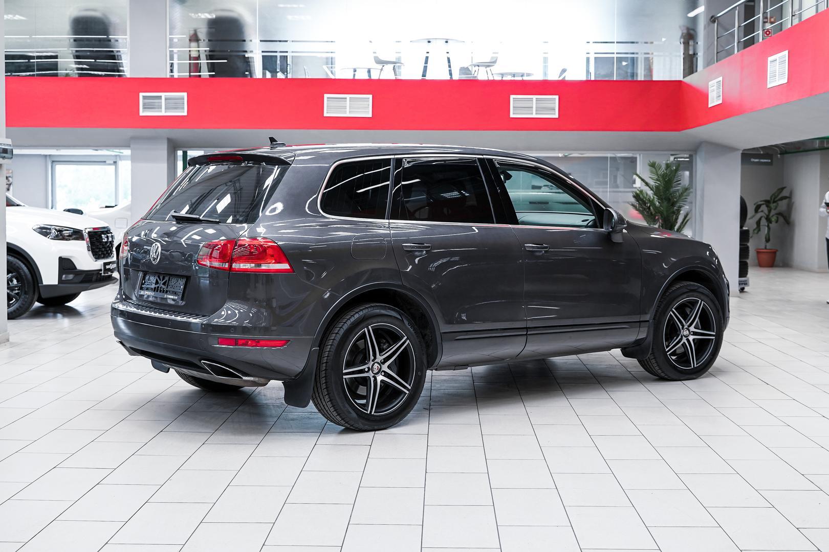 Volkswagen Touareg 2010, черный, ДЦ Орехово