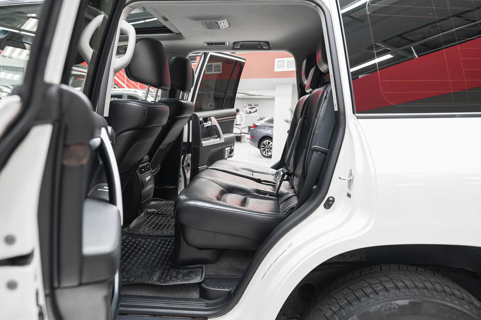 Toyota Land Cruiser 2014, белый, ДЦ Орехово