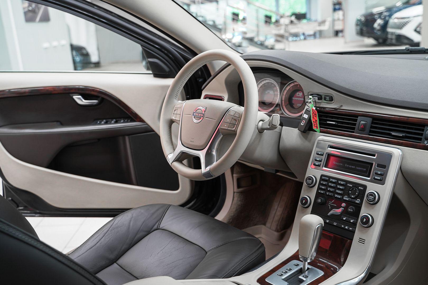 Volvo XC70 2011, черный, ДЦ Орехово