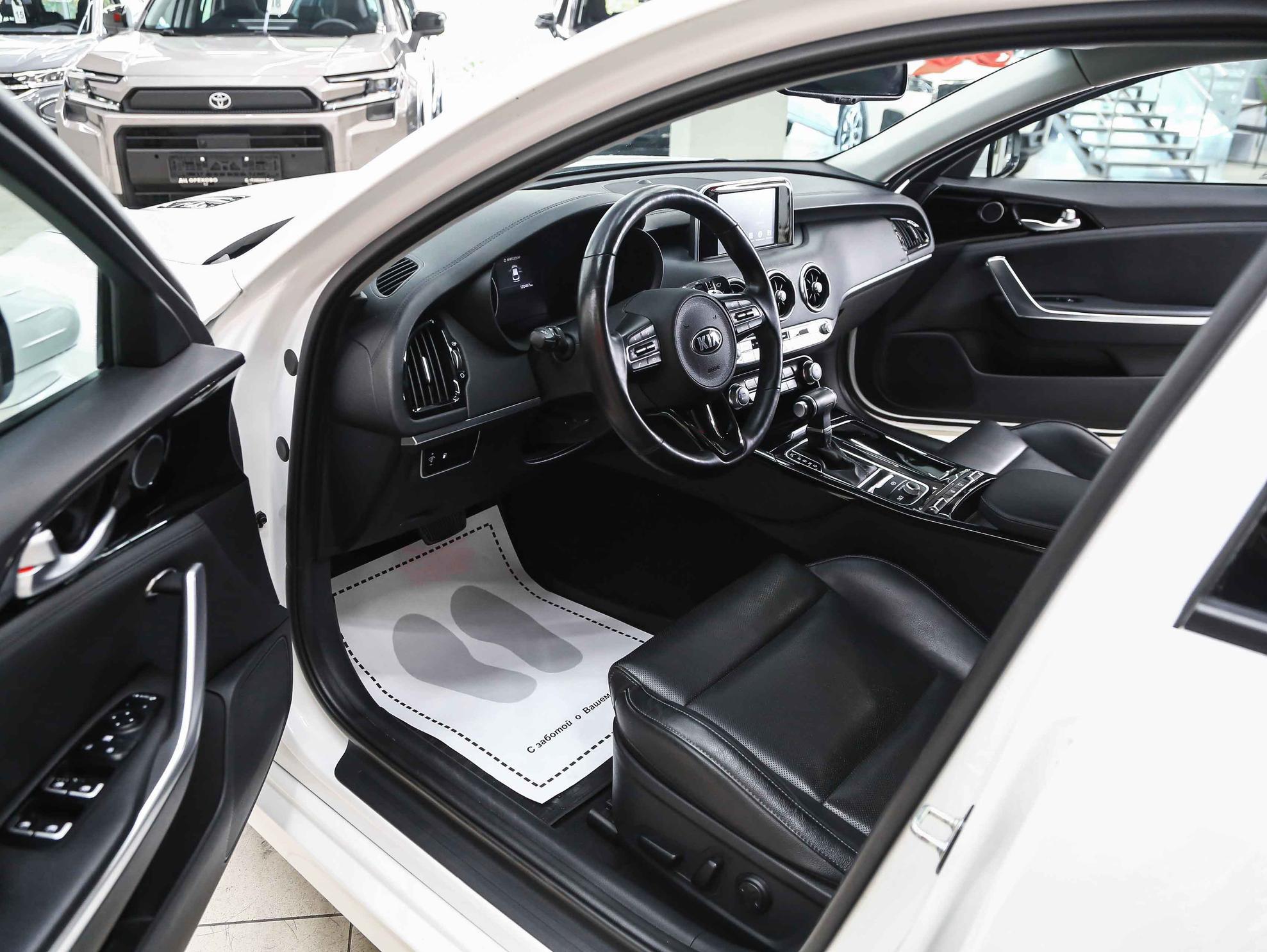 Kia Stinger 2018, белый, ДЦ Орехово