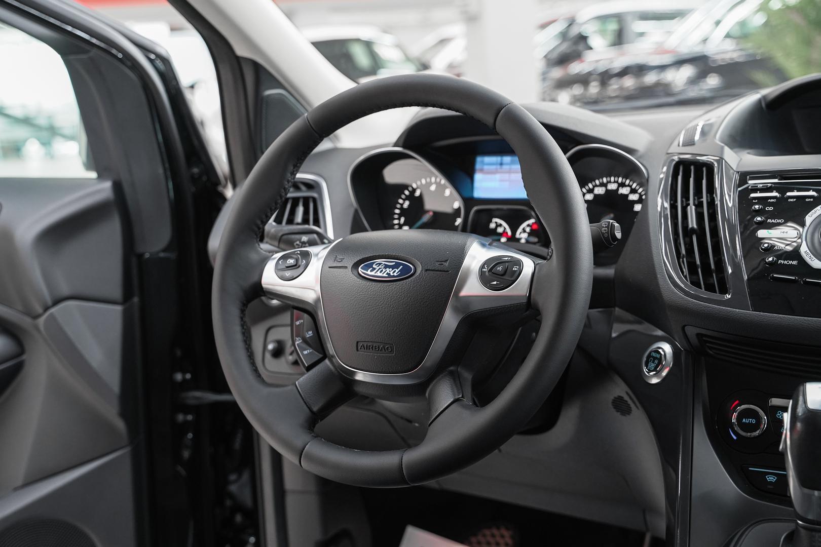 Ford Kuga 2015, черный, ДЦ Орехово