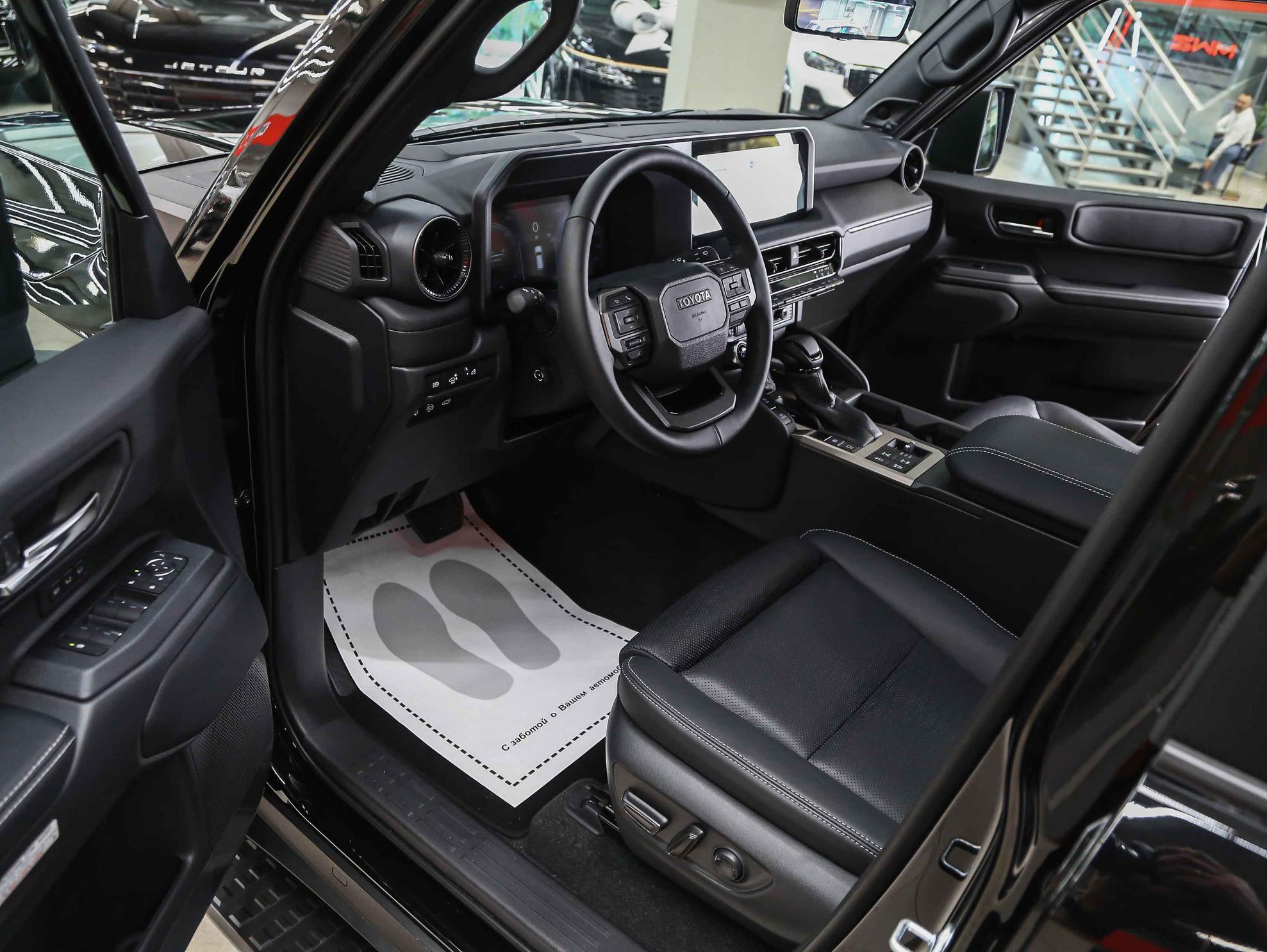 Toyota Land Cruiser Prado 2026, черный, ДЦ Орехово