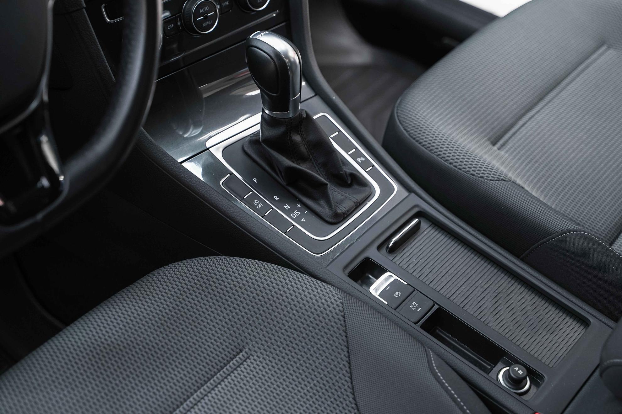 Volkswagen Golf 2019, черный, ДЦ Орехово