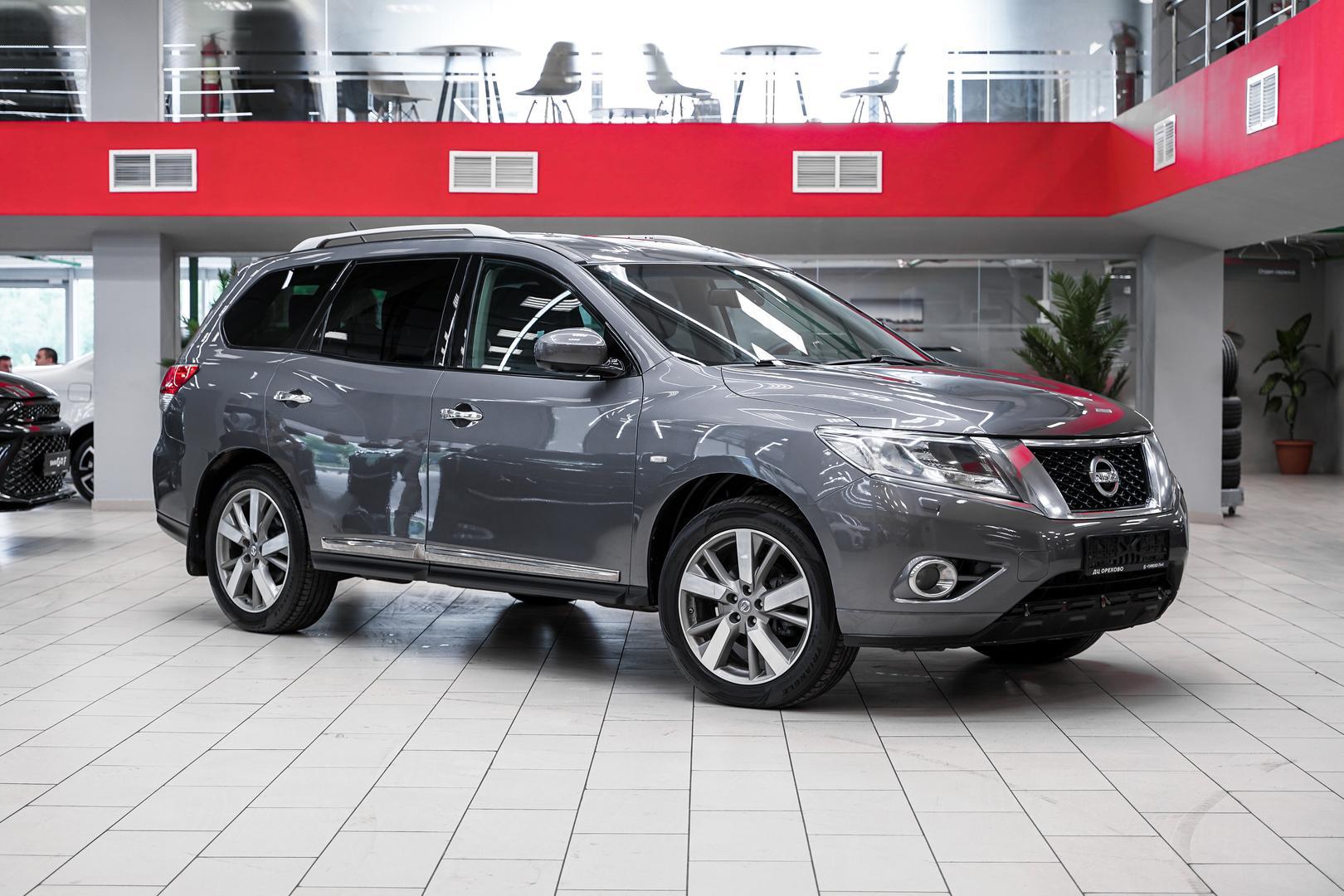 Nissan Pathfinder 2015, серый, ДЦ Орехово