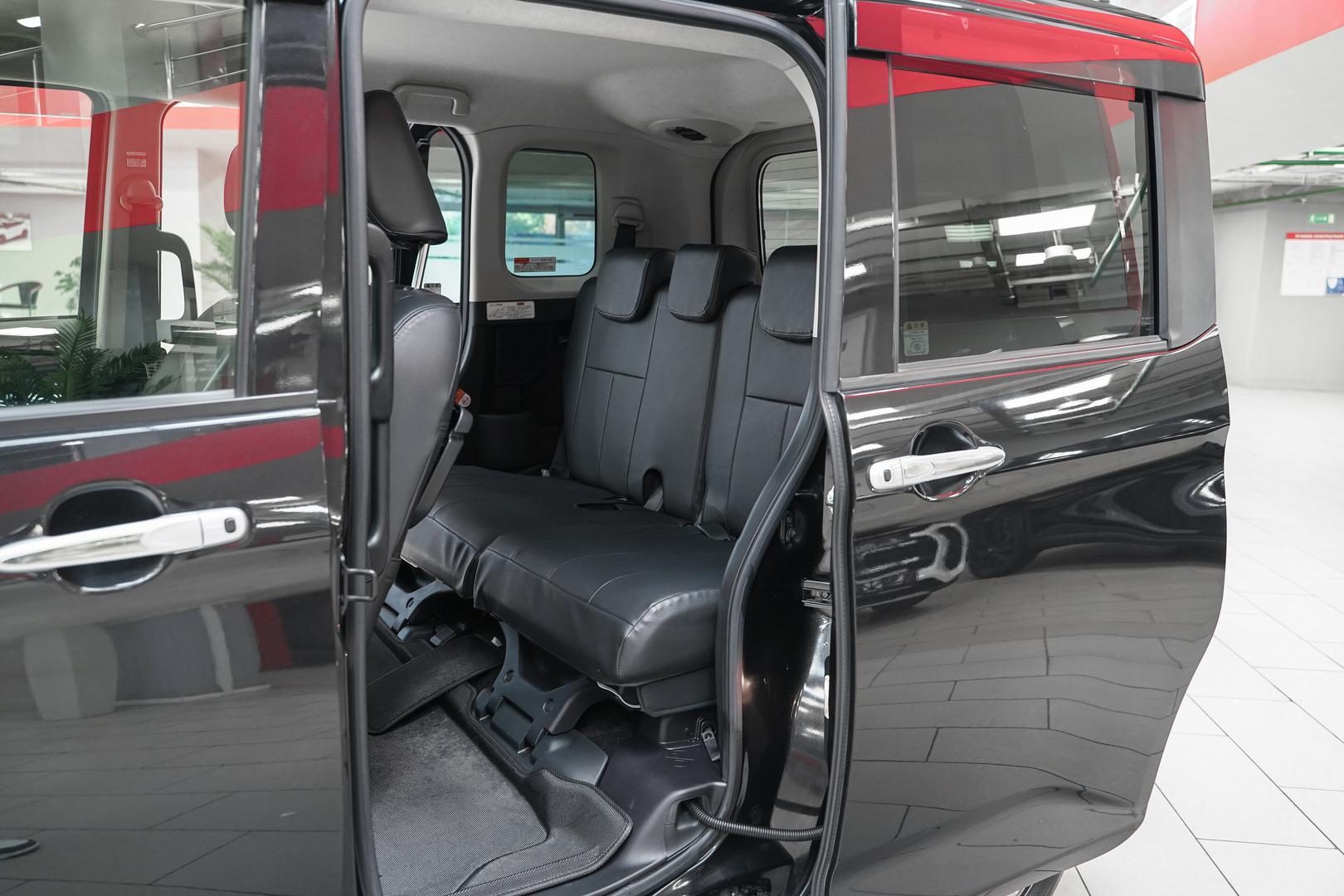 Toyota Roomy 2017, черный, ДЦ Орехово