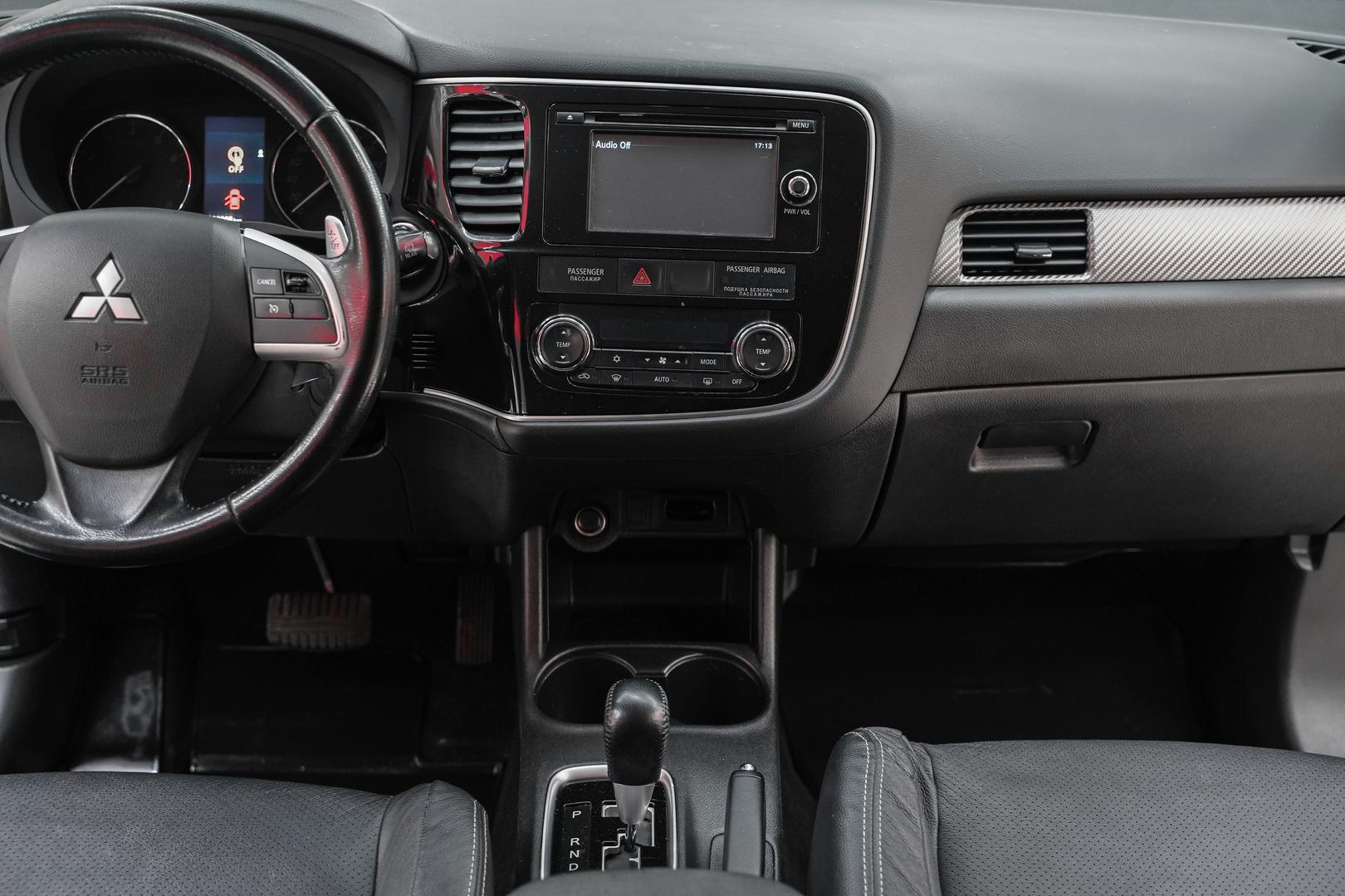 Mitsubishi Outlander 2014, белый, ДЦ Орехово