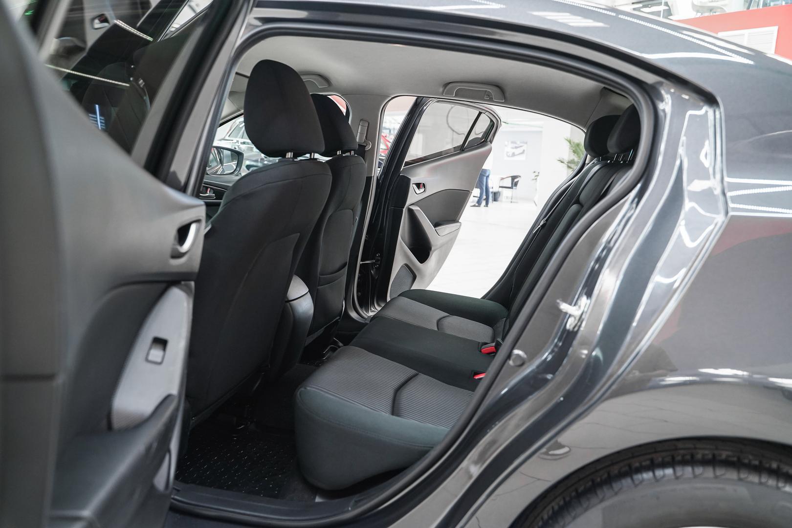 Mazda 3 2015, серый, ДЦ Орехово