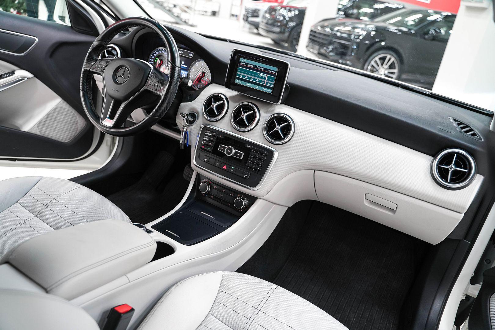 Mercedes-Benz A-Класс 2013, белый, ДЦ Орехово