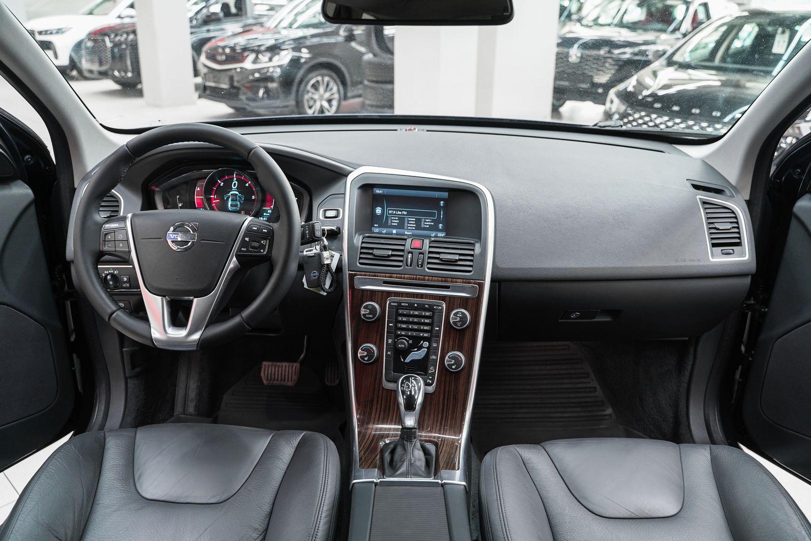 Volvo XC60 2013, синий, ДЦ Орехово