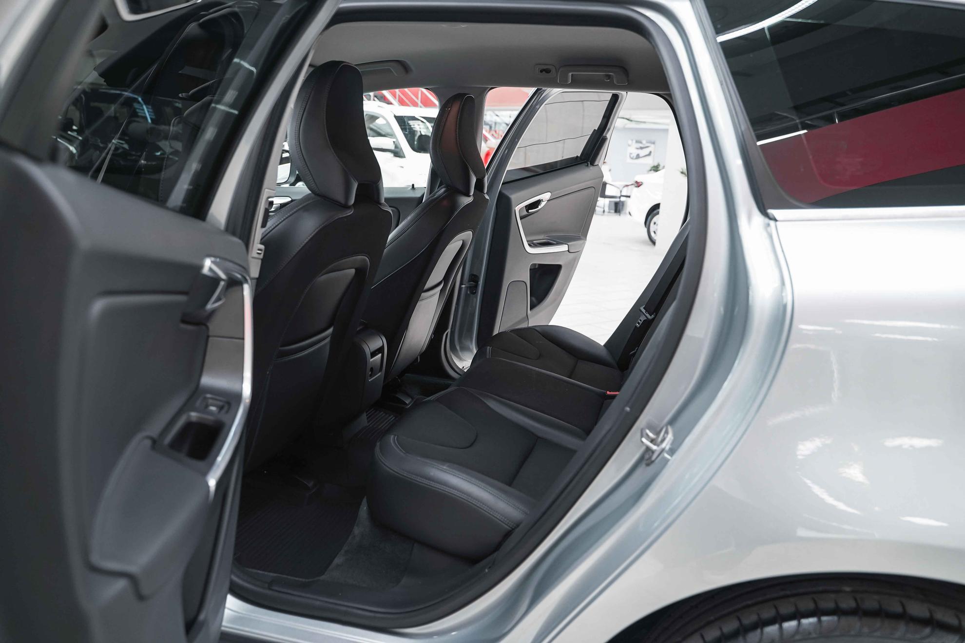 Volvo XC60 2015, серый, ДЦ Орехово