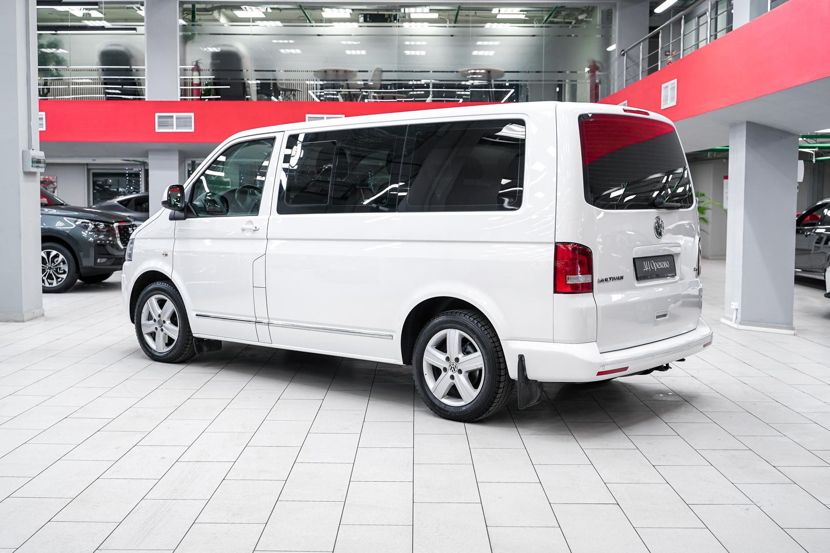 Volkswagen Multivan 2014, белый, ДЦ Орехово