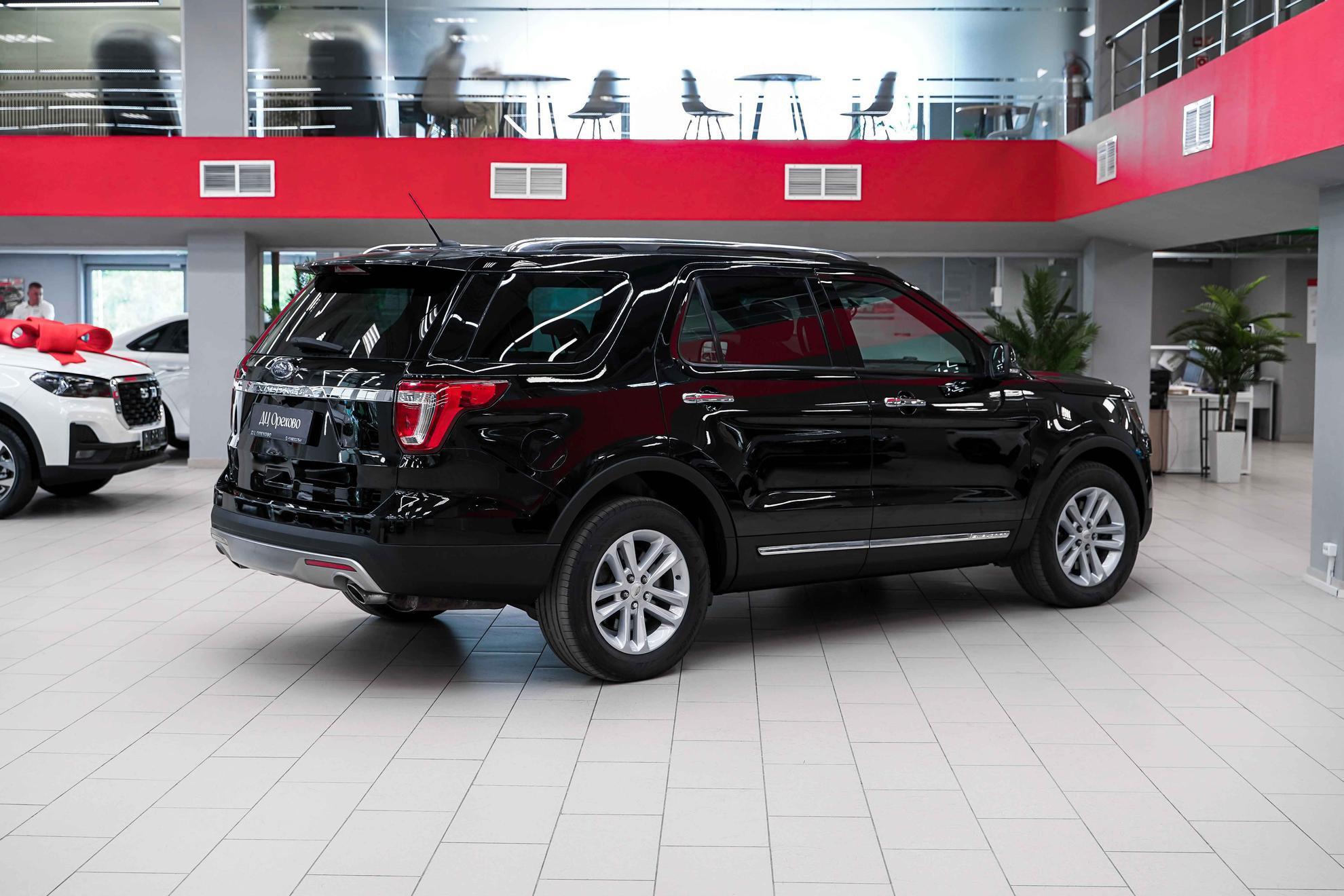 Ford Explorer 2016, черный, ДЦ Орехово