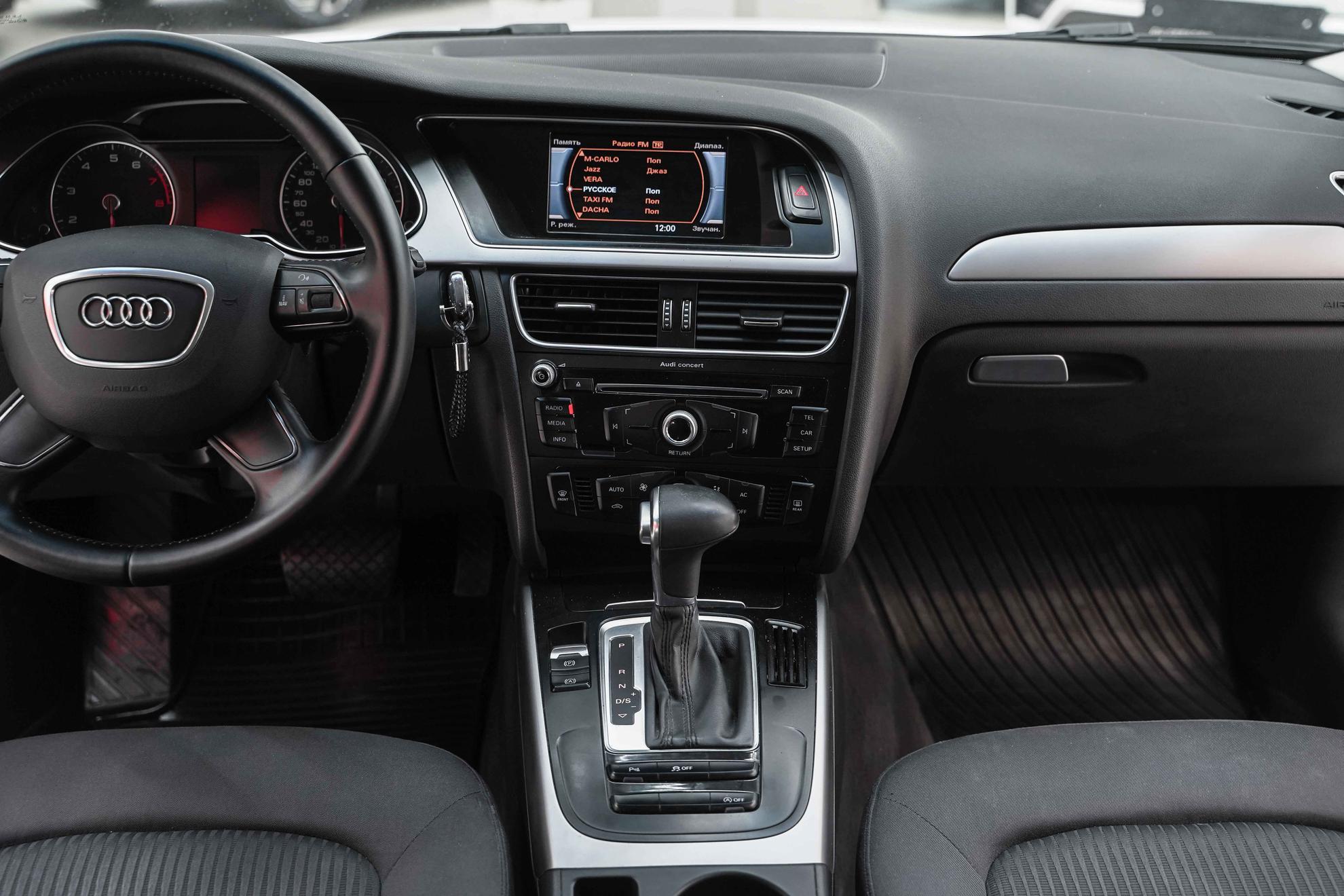 Audi A4 2013, белый, ДЦ Орехово