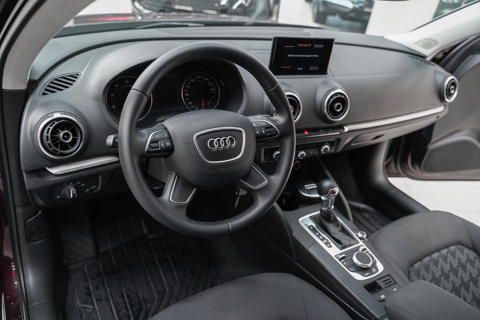Audi A3 2014, красный, ДЦ Орехово