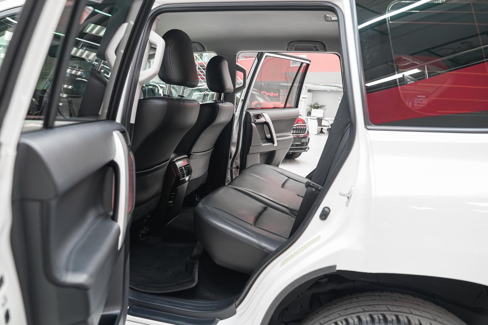 Toyota Land Cruiser Prado 2014, белый, ДЦ Орехово